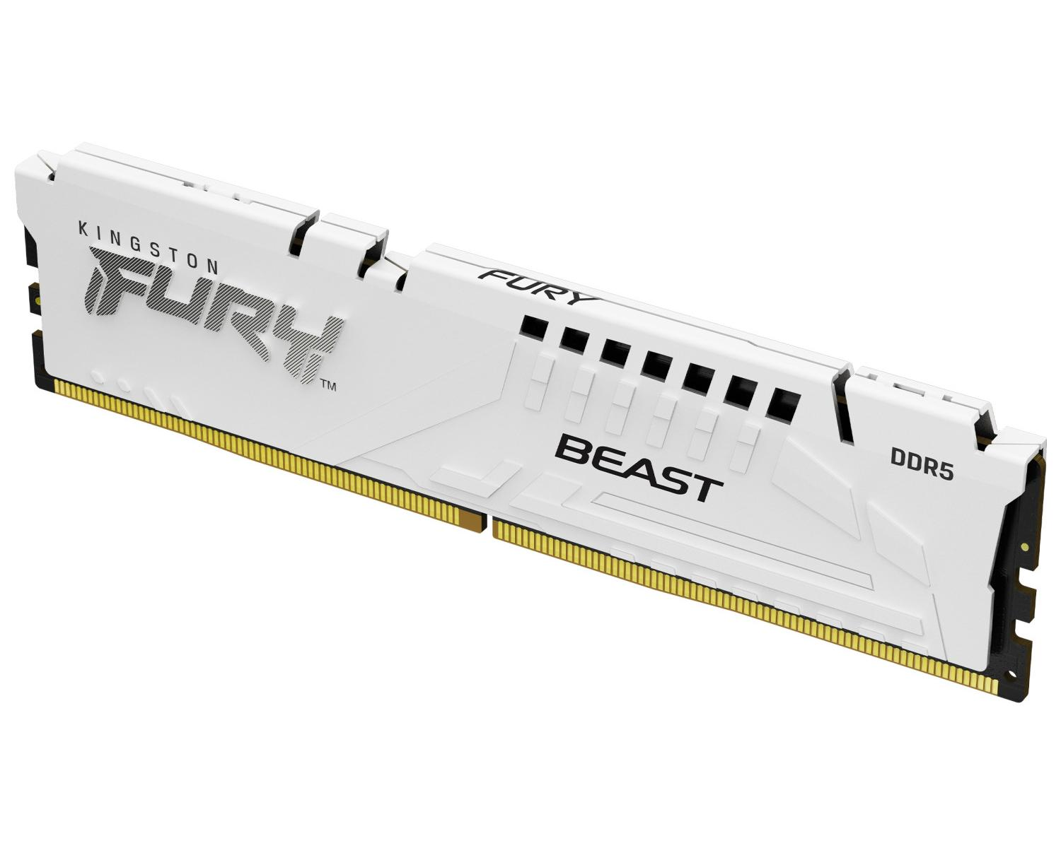 Module RAM blanc Kingston FURY Beast DDR5 avec contacts dorés sur fond blanc.