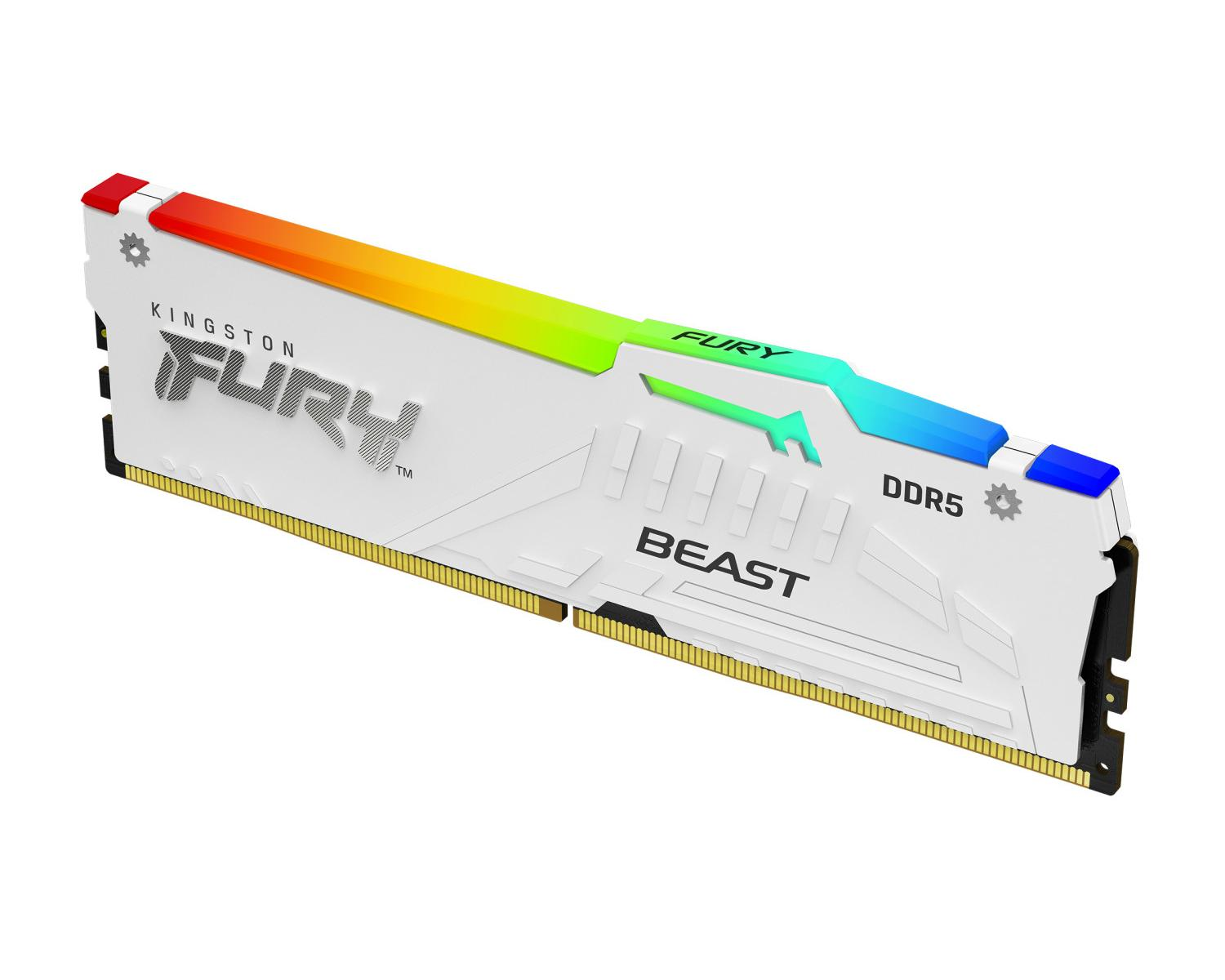 Modulo RAM Kingston Fury DDR5 bianco con illuminazione RGB e testo "BEAST".
