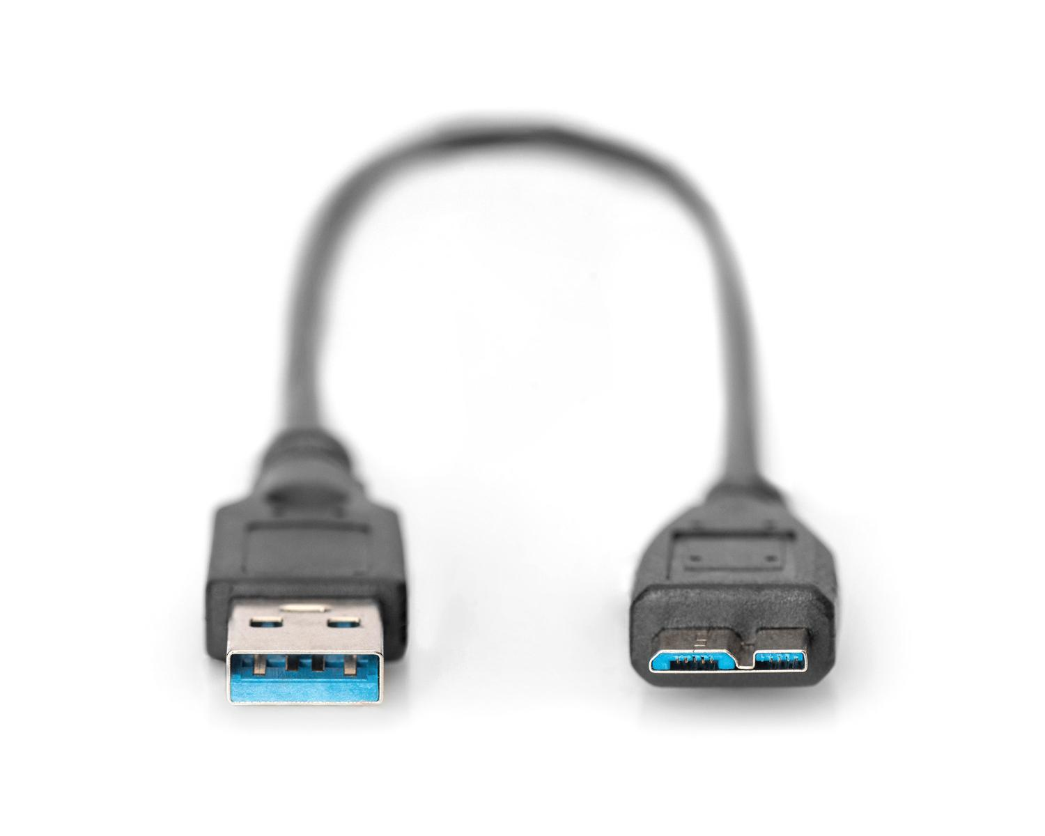 Ein USB-Verlängerungskabel mit blauem Anschluss und Buchse