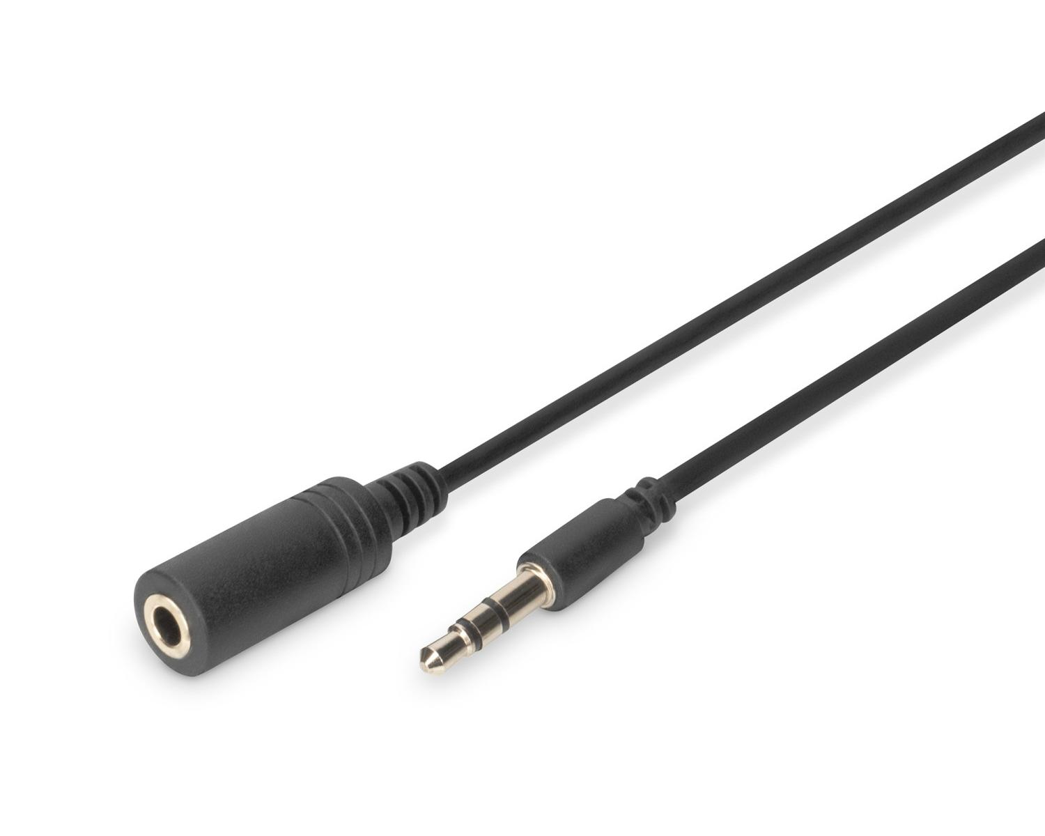 Un cavo audio nero con spina maschio e jack femmina da 3,5 mm su sfondo bianco.