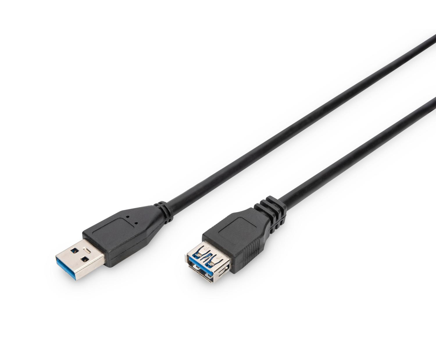 Twee zwarte USB 3.0 kabels, een mannelijke en een vrouwelijke connector, op witte achtergrond.