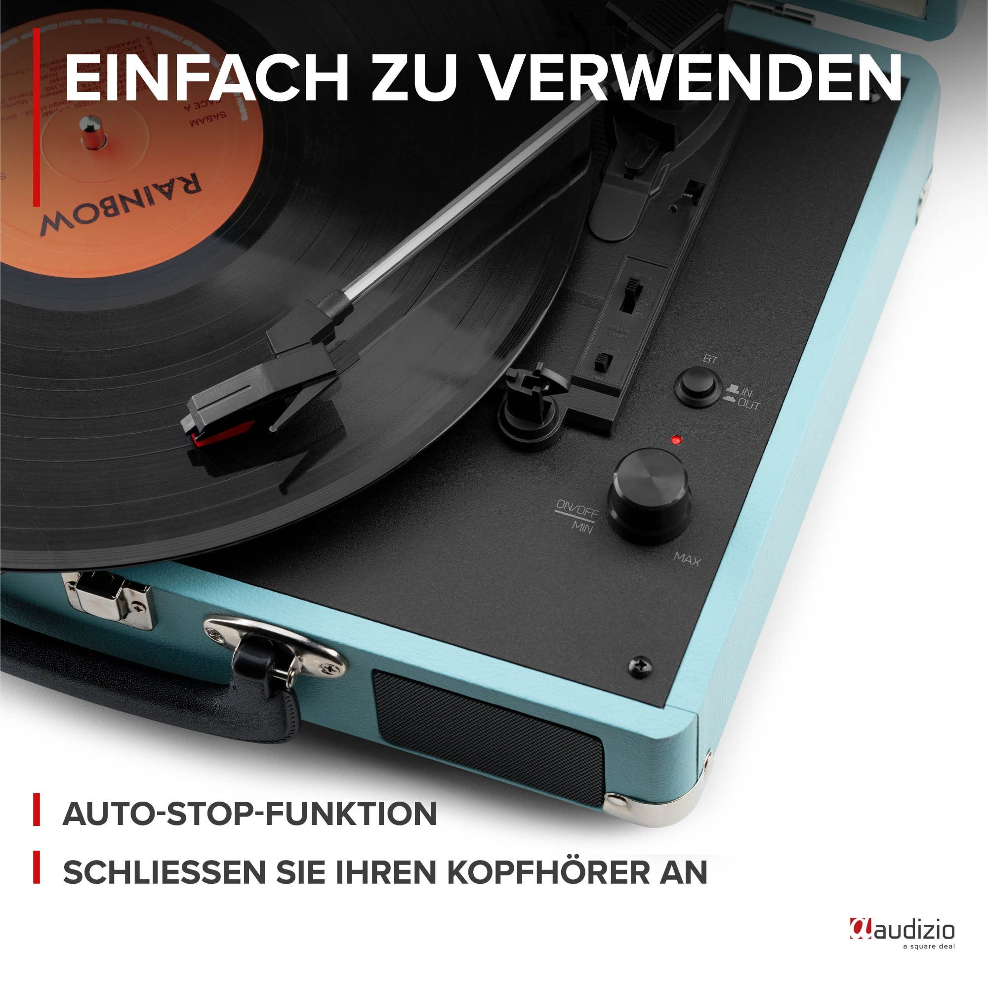 Ein hellblauer Plattenspieler mit Vinyl und Bedienelementen.