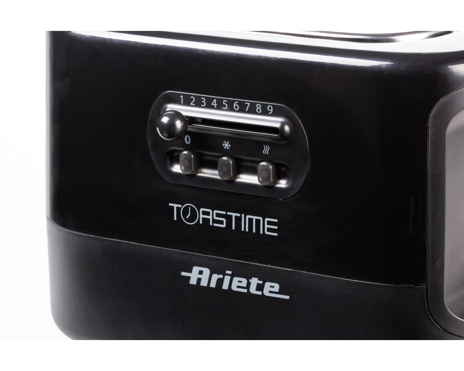 Zwarte broodrooster met bedieningselementen: timer, ontdooien en opwarmen. Ariete logo.