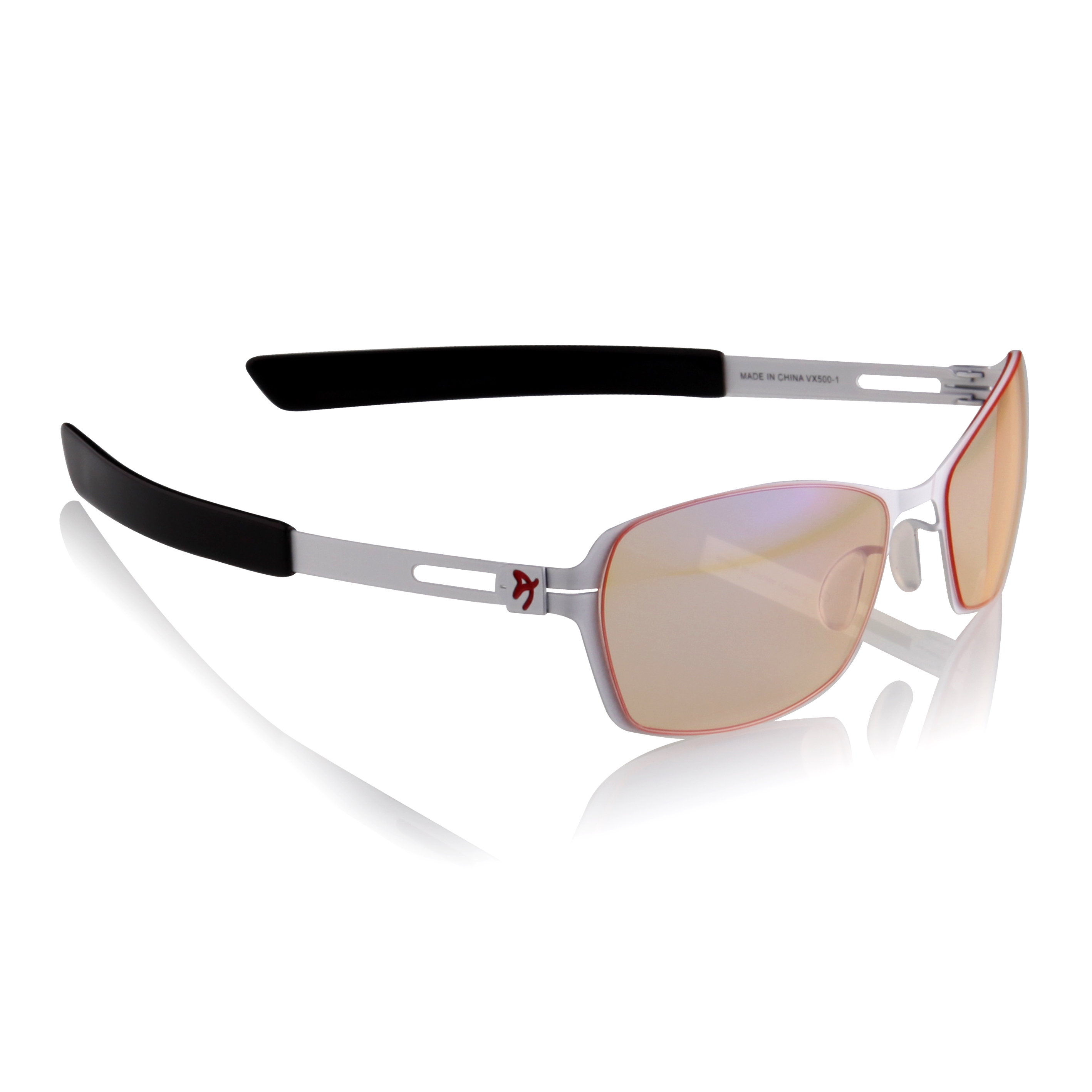 Silberne Sportbrille mit orangen Gläsern und schwarzen Bügeln.