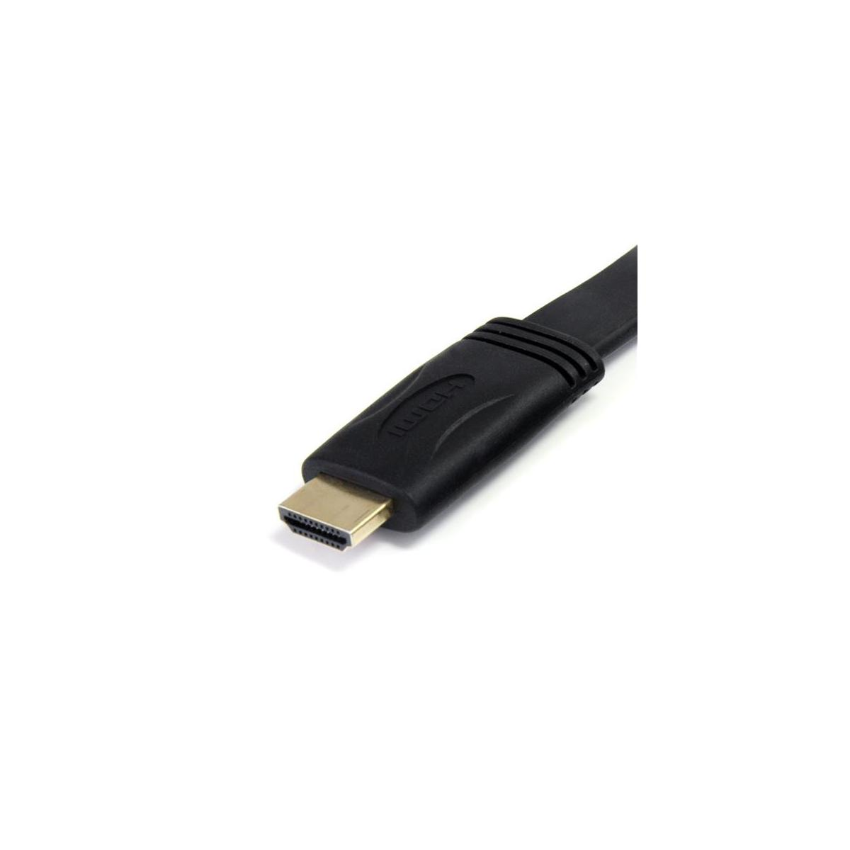 Un cable HDMI negro con conector dorado sobre fondo blanco.