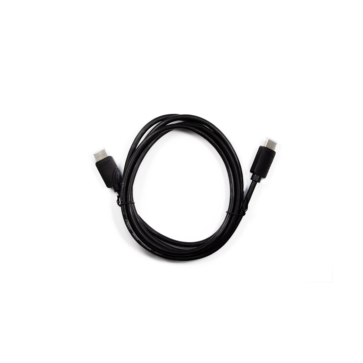 Un cable HDMI negro con dos conectores, sobre fondo blanco.