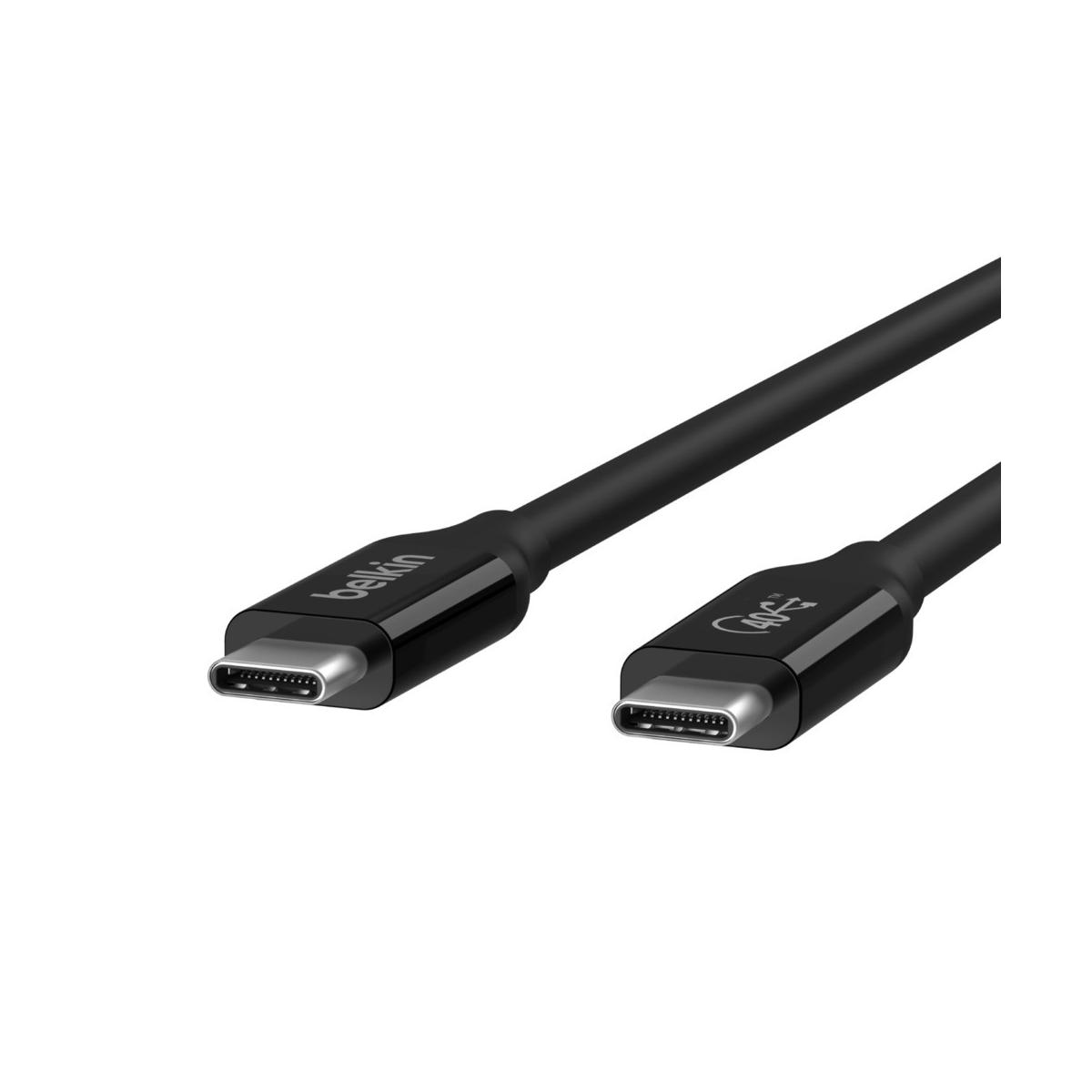 Een zwarte USB-C kabel met twee connectoren, waarvan één 'belkin' is gemarkeerd.