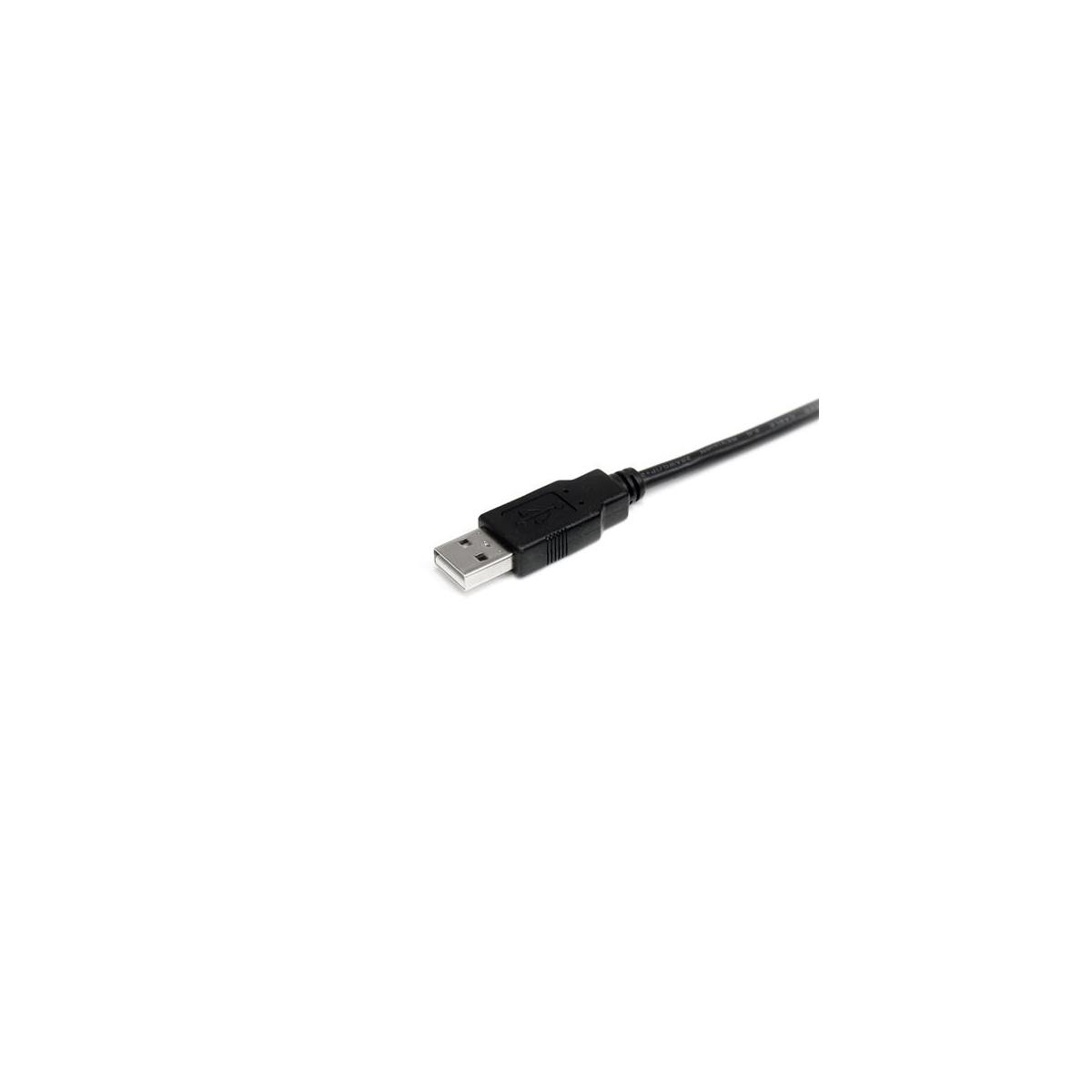 Een zwarte USB-A connector met kabel op witte achtergrond.