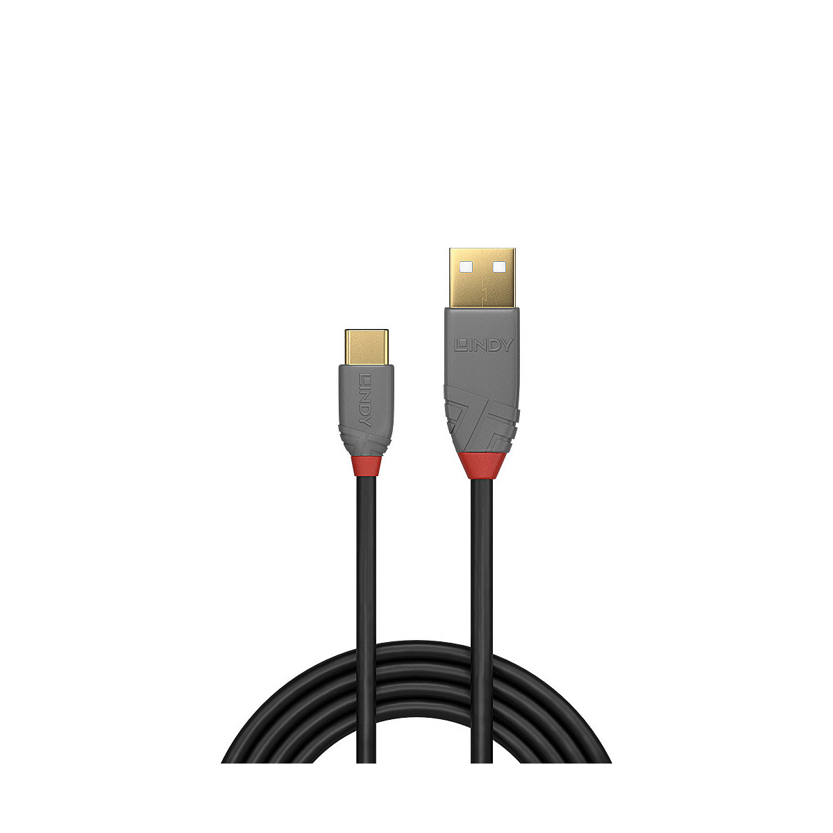 Een zwarte USB-C kabel met LINDY logo en gouden connectoren.