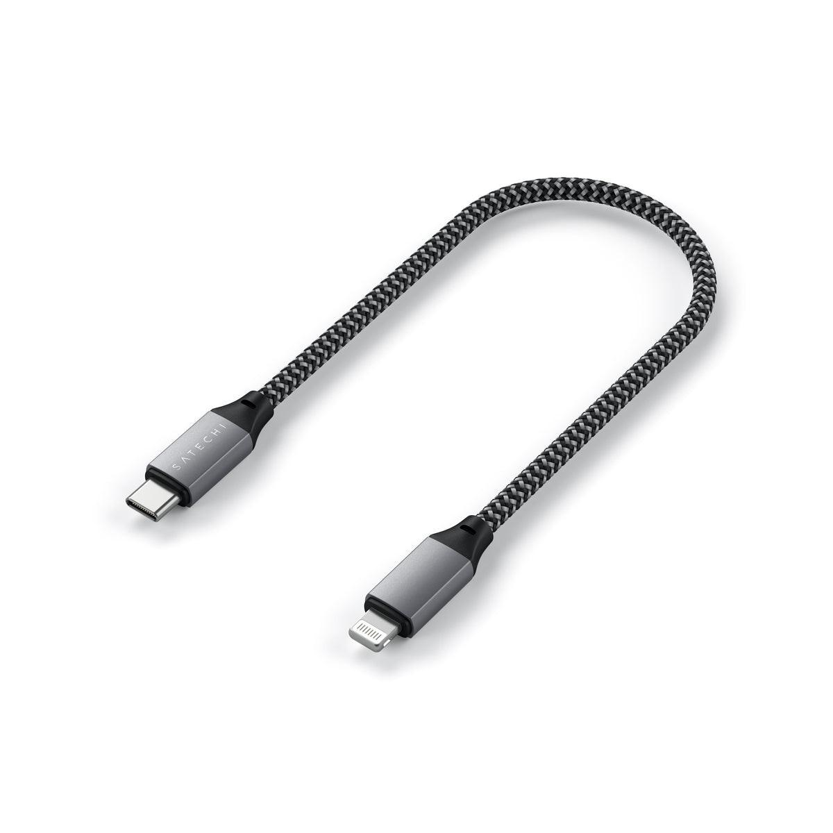 Un cavo USB-C a Lightning intrecciato con connettori grigi.