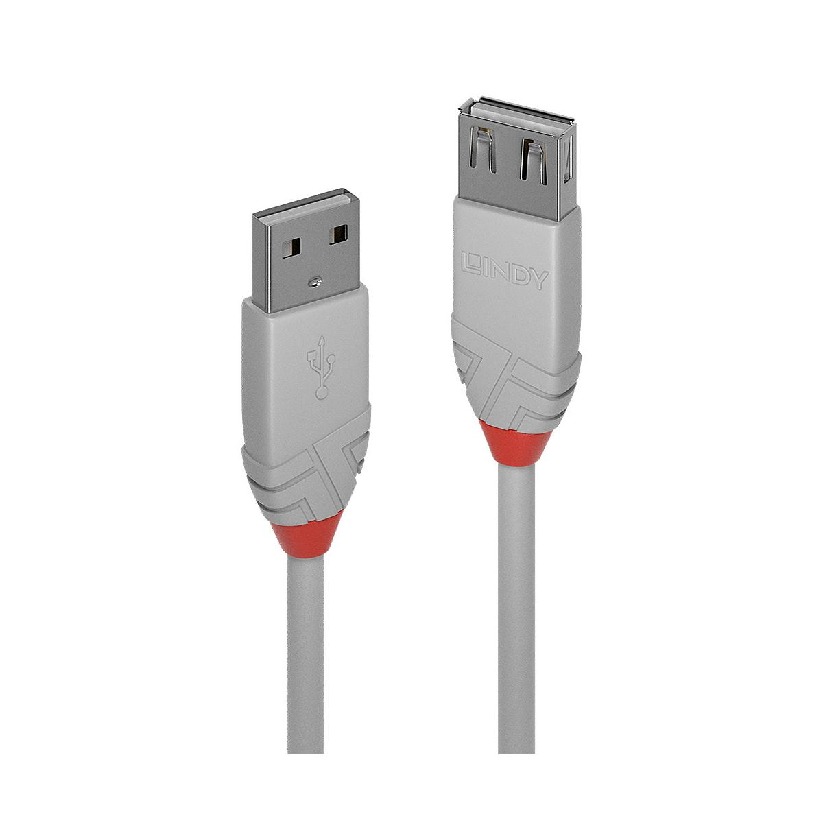 Due cavi USB grigi con accenti rossi su sfondo bianco.