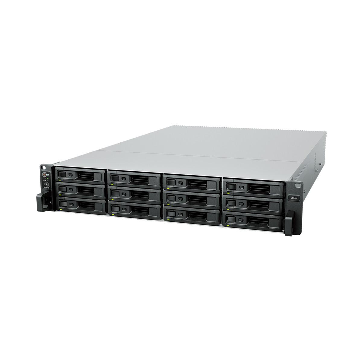Ein silbernes Rack-Server-Gehäuse mit 12 Laufwerksschächten.