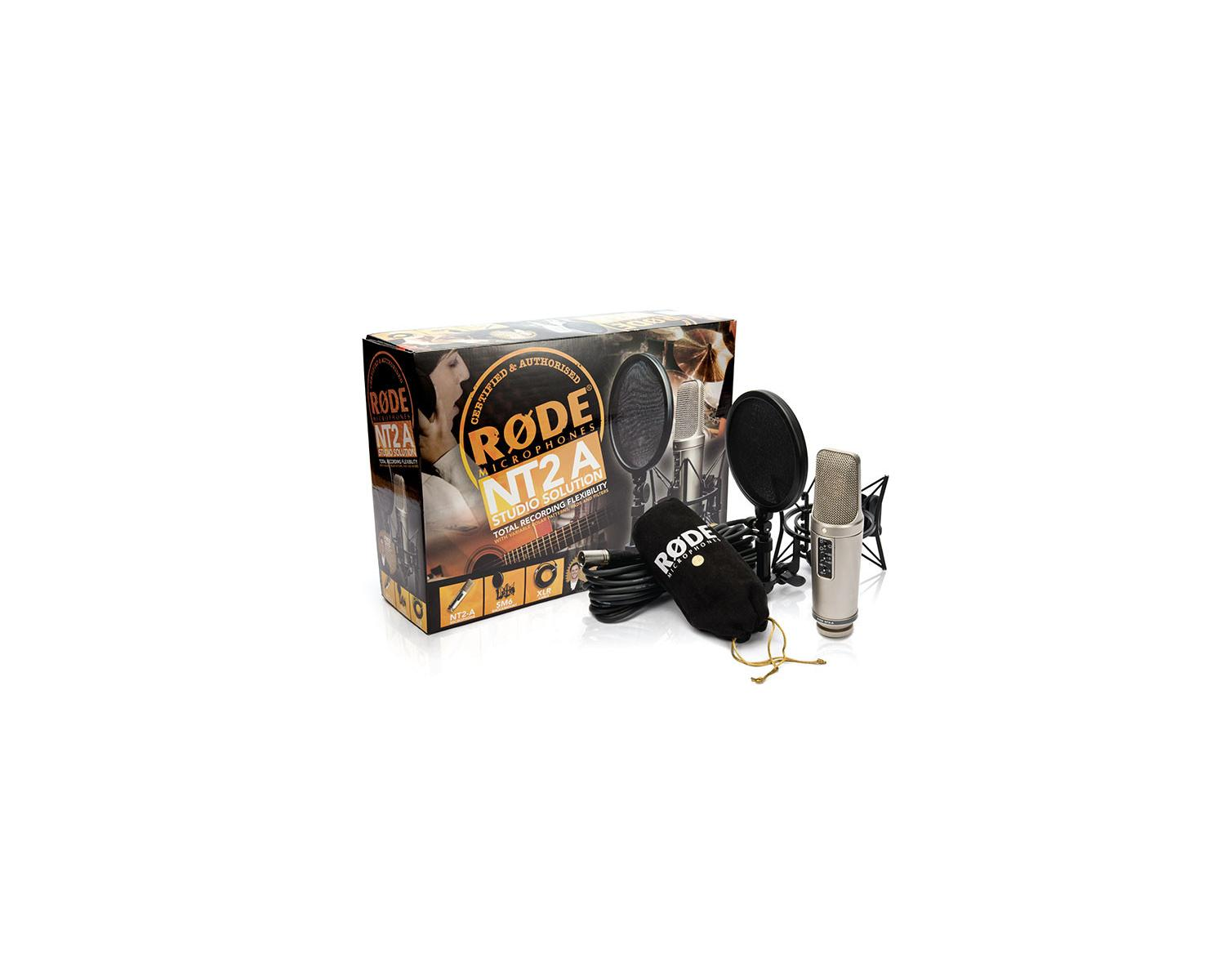 Set microfono Rode NT2A con supporto, filtro anti-pop e cavo su sfondo bianco.