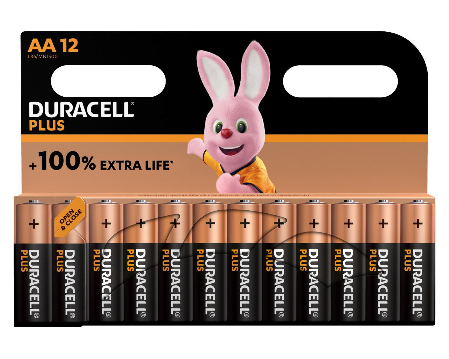 Duracell Plus AA 12er Packung mit rosa Hasenmaskottchen und "+100% Extra Life"-Aufschrift.