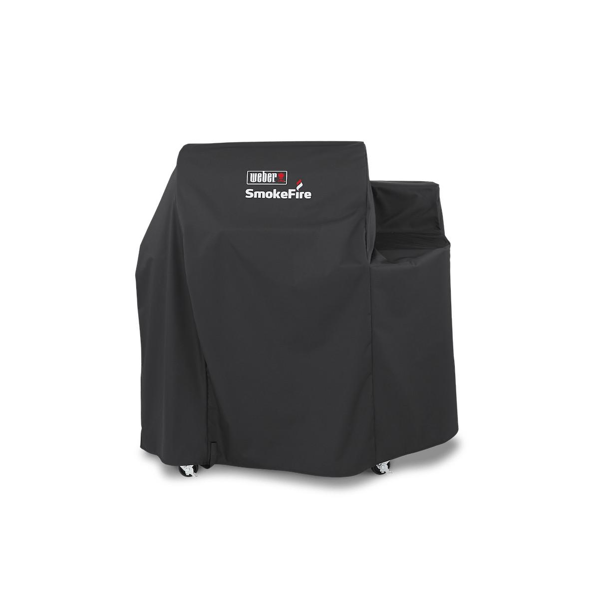 Schwarze Grillabdeckung mit Weber Smokefire Logo.