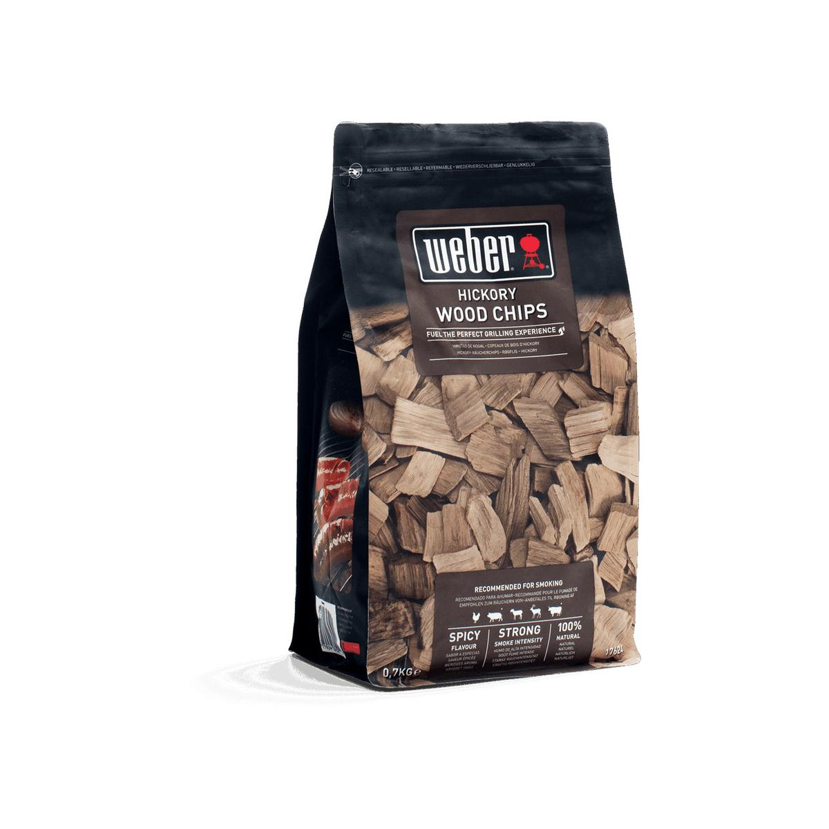 A bag of Weber Hickory Wood Chips, 0.7kg, for grilling and smoking, with text.