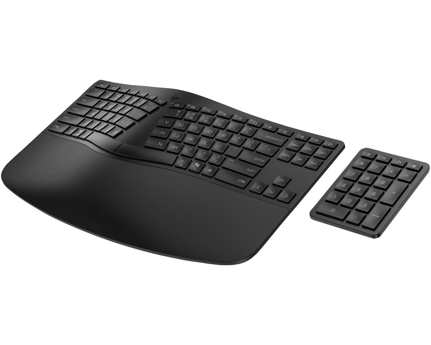 Una tastiera ergonomica nera e un tastierino numerico separato su sfondo bianco.