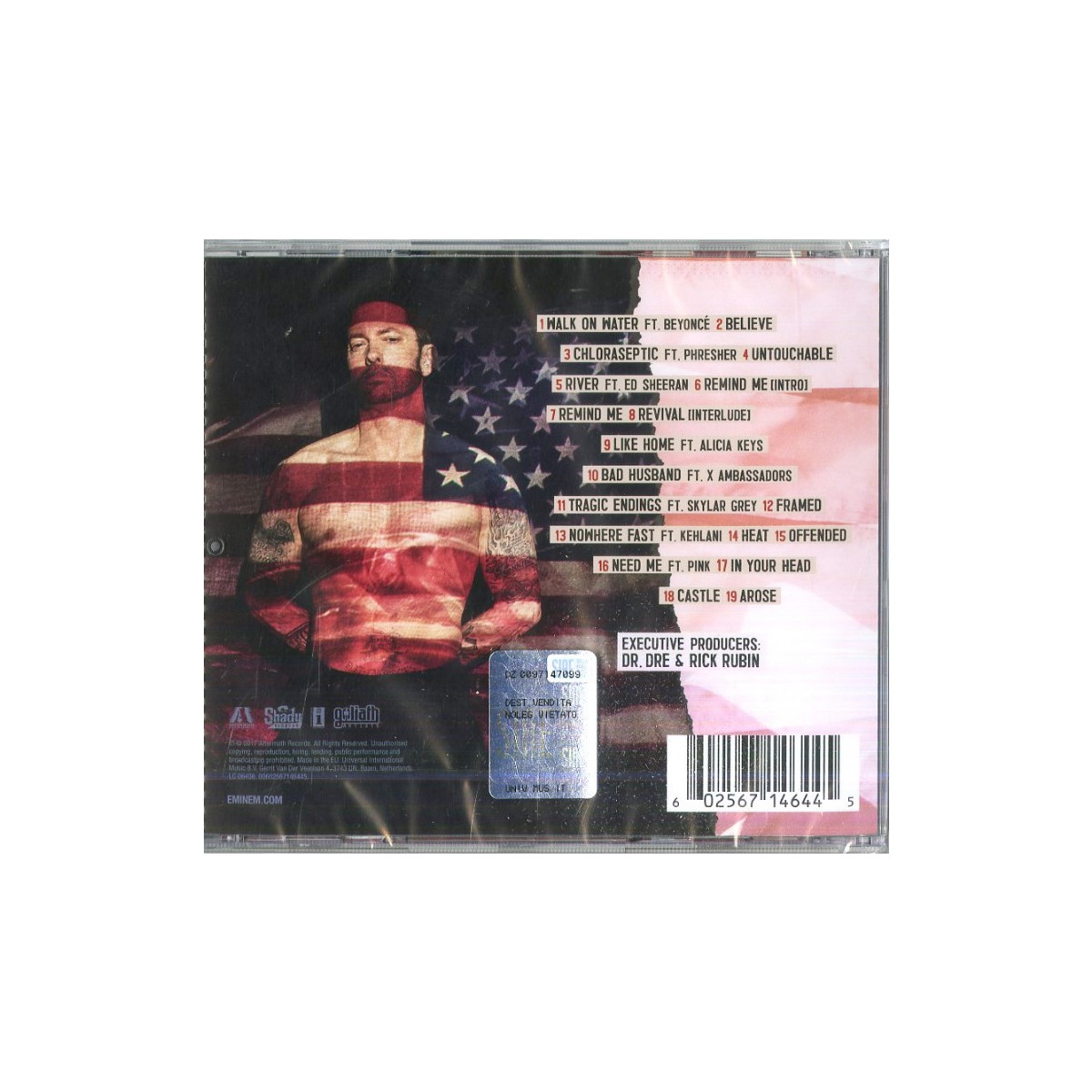 Eminem met Amerikaanse vlag op de borst, tracklist en barcode.