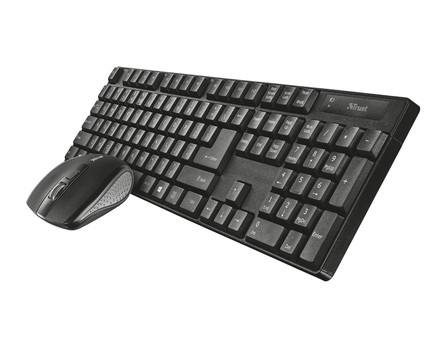Una tastiera e un mouse wireless neri per computer sono mostrati su sfondo bianco.
