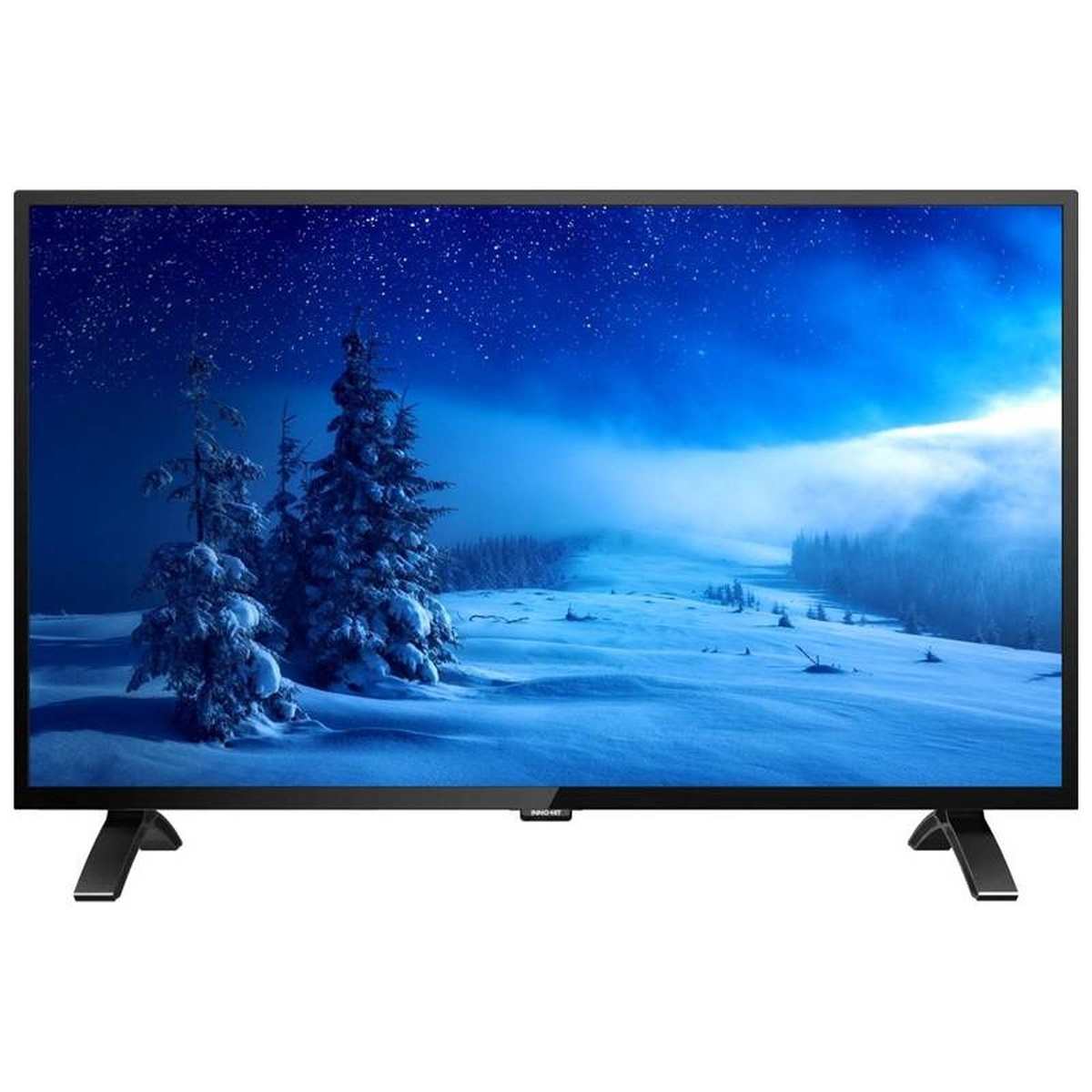 Uno schermo TV nero mostra un paesaggio innevato con pini sotto un cielo notturno stellato.