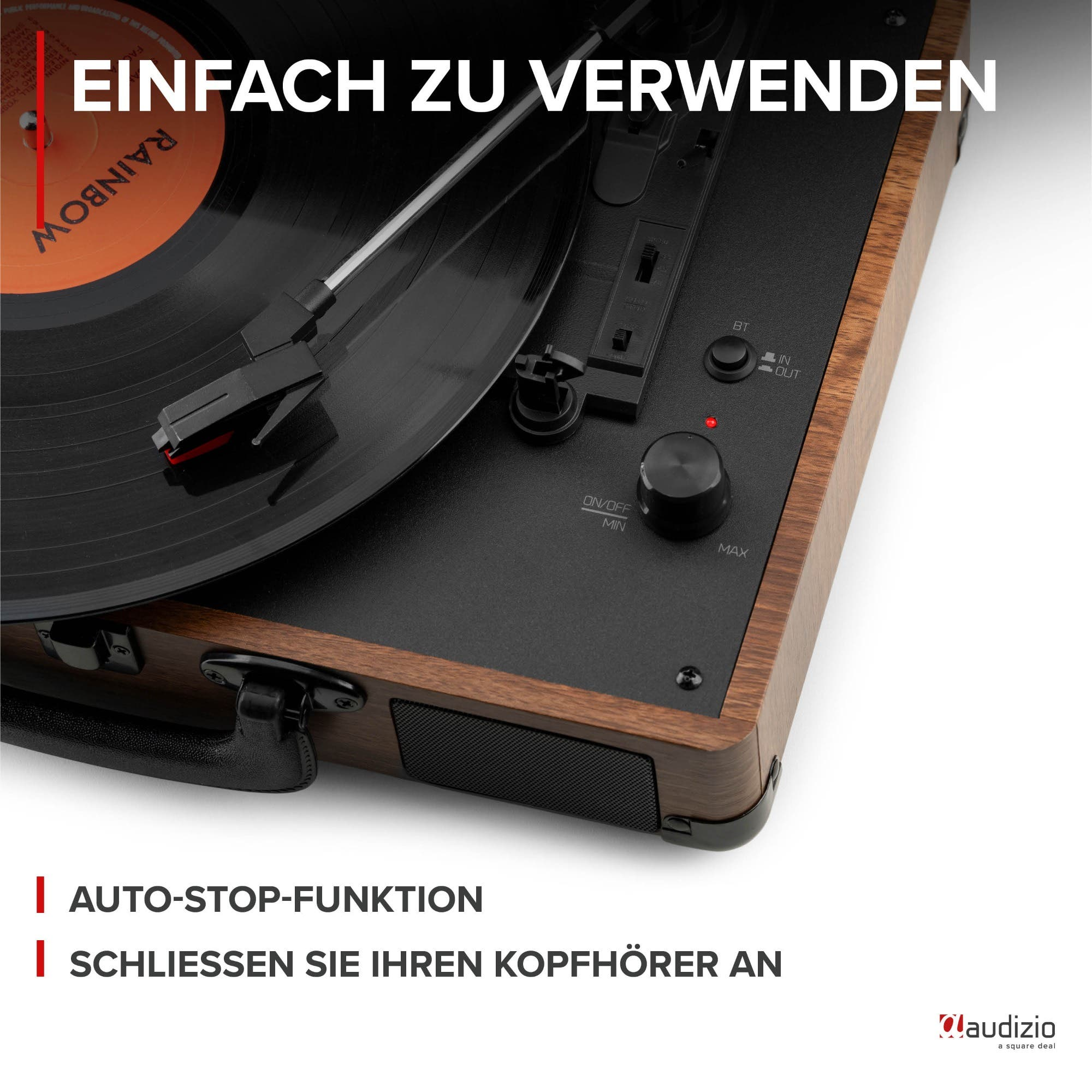 Plattenspieler mit laufender Schallplatte und Bedienelementen. Einfach zu verwenden.