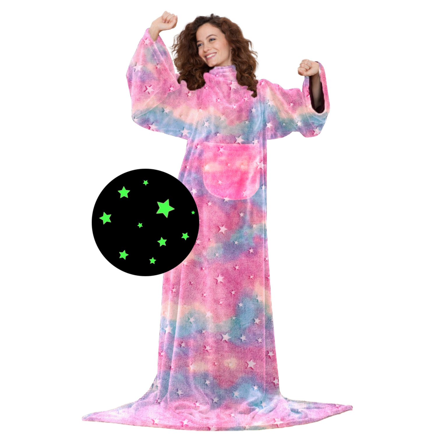 Una donna indossa una felpa coperta con stampa a stelle rosa e blu.