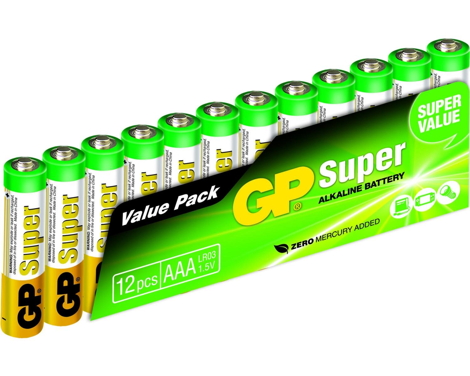 Zwölf GP Super AAA Alkaline-Batterien in einer grün-gelben Packung. Null Quecksilber zugesetzt.