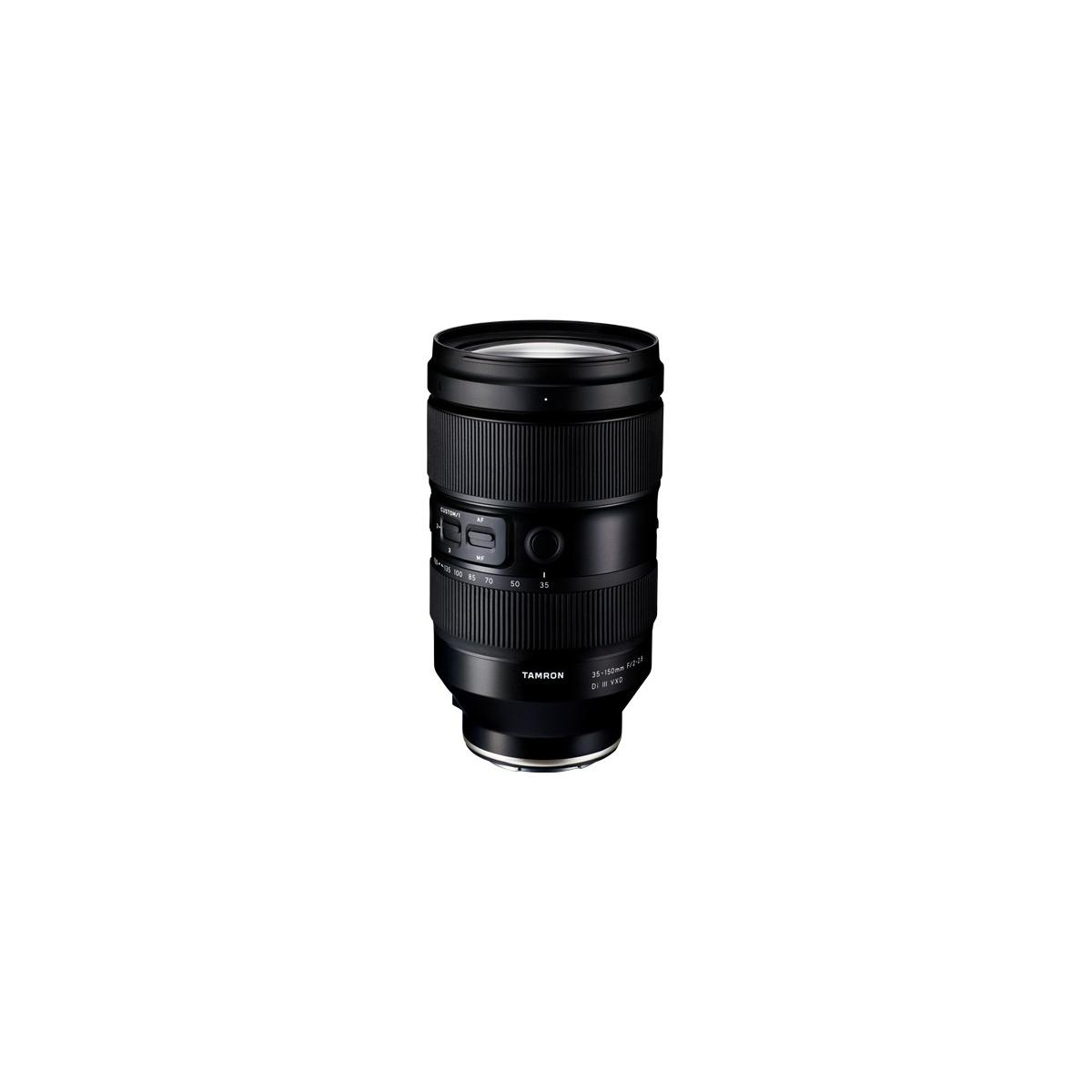 Un obiettivo Tamron nero con ghiera zoom e marcature.