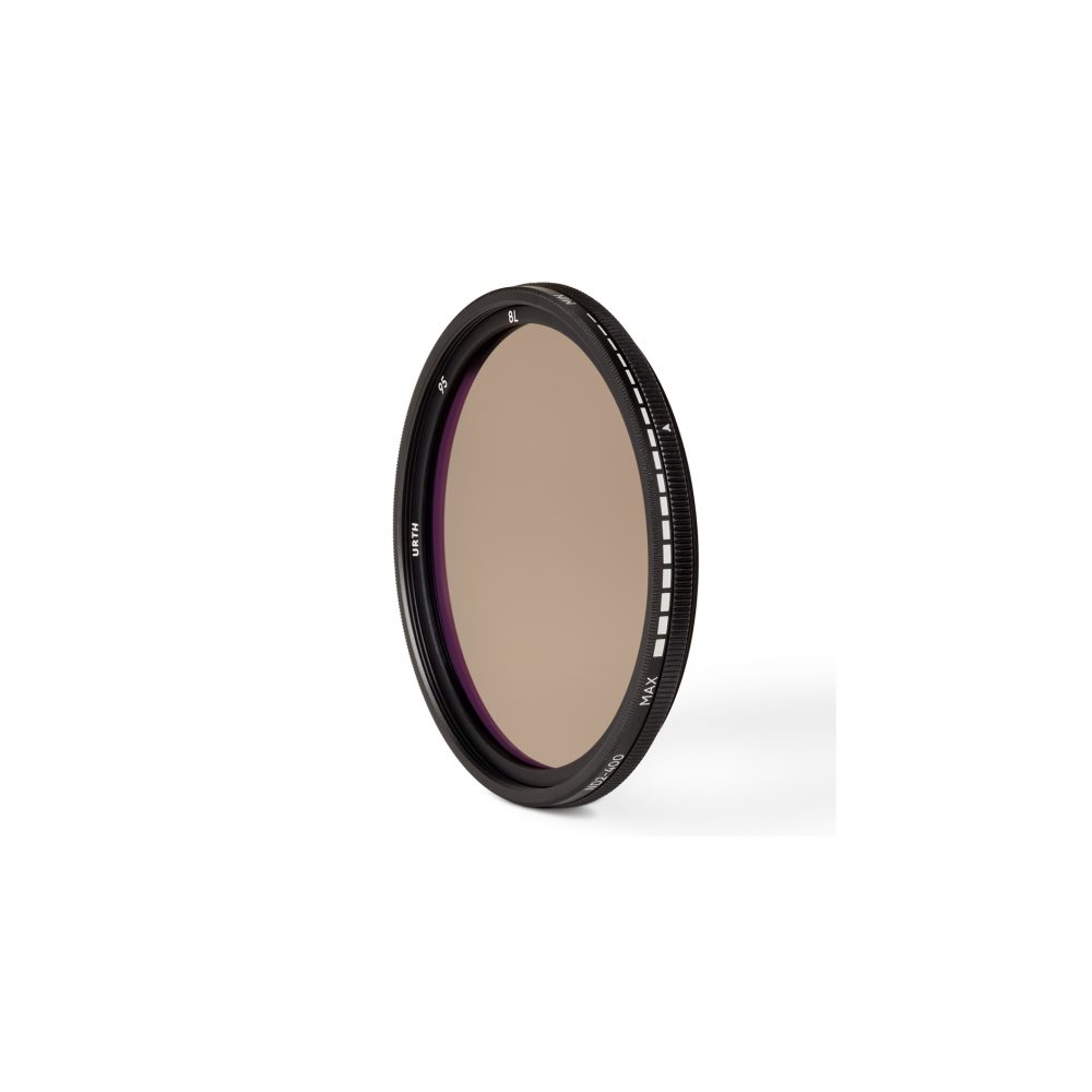Een bruin ND-filter met zwarte rand, gelabeld URTH, 95, 8L, MIN, MAX, ND2-600.