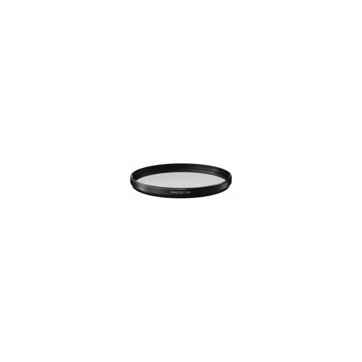 Un filtro per fotocamera rotondo e nero con etichetta "PROTECTOR".