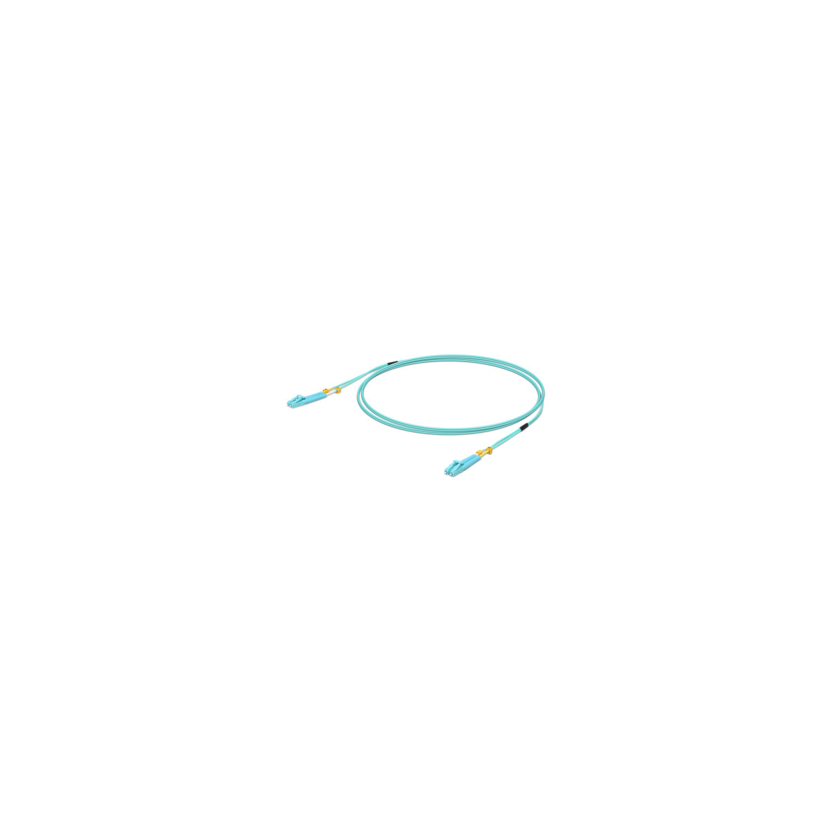Un câble de fibre optique turquoise avec des connecteurs bleus et des accents jaunes repose sur fond blanc.