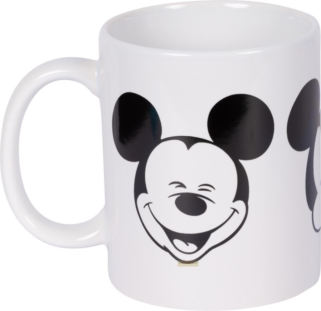 Eine weiße Tasse mit einem lächelnden Mickey-Maus-Gesicht in Schwarz.