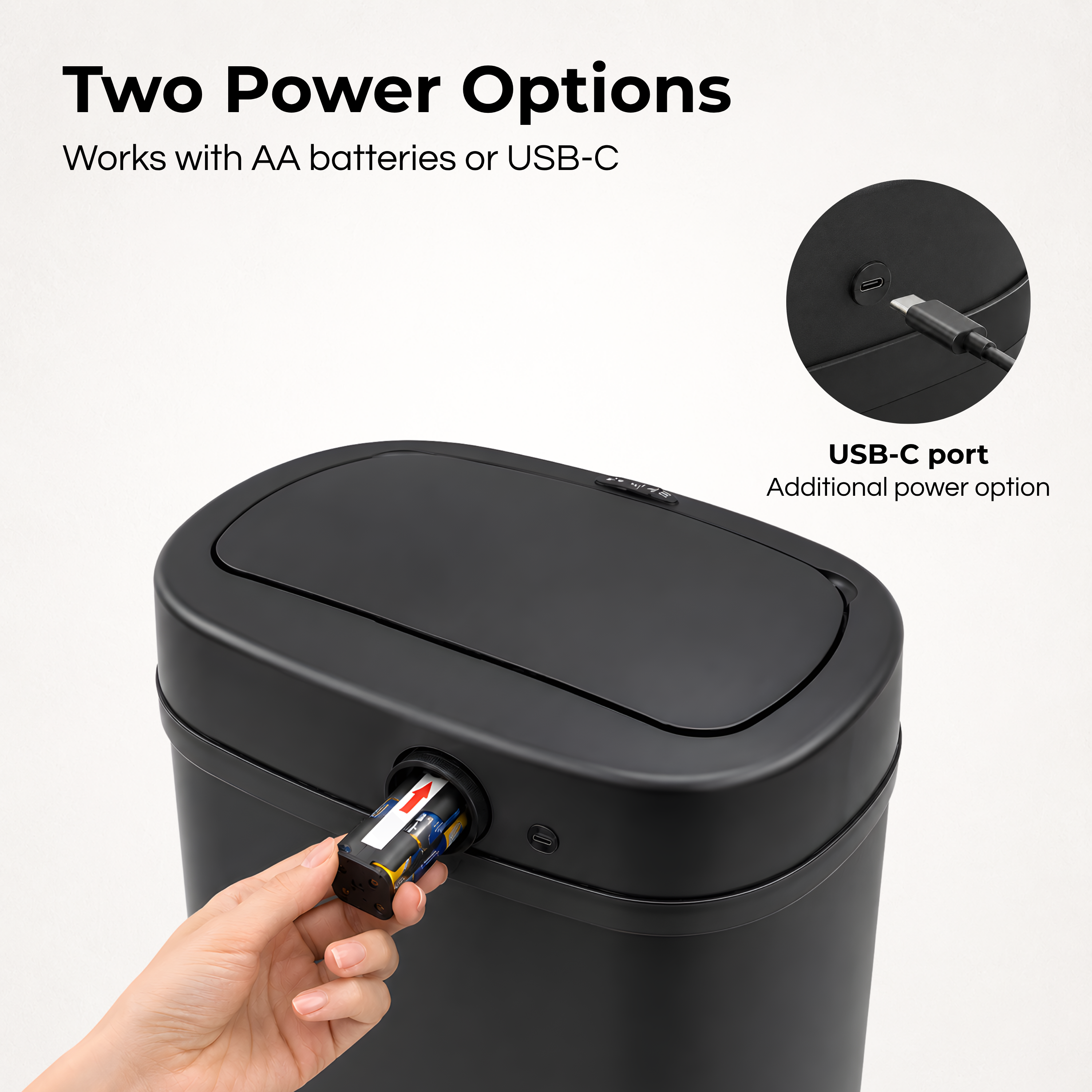 Schwarzer Mülleimer mit Batterieeinwurf und USB-C-Anschluss. Text: Zwei Stromversorgungen.