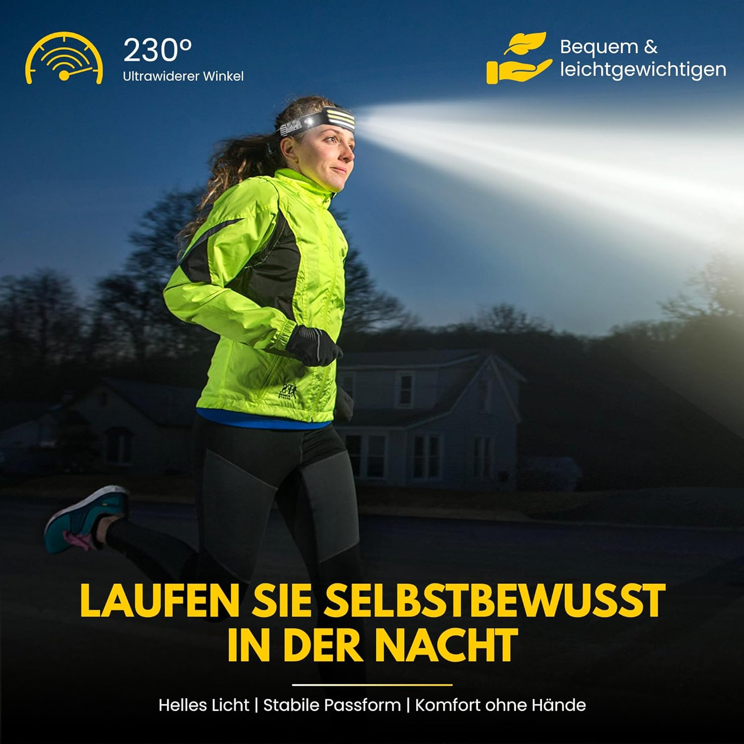 Läuferin mit Stirnlampe läuft nachts. Breiter Lichtkegel beleuchtet die Strecke.