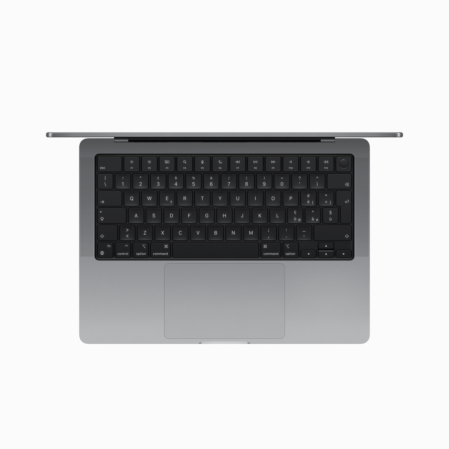 Un laptop grigio aperto con tastiera retroilluminata e trackpad ampio.