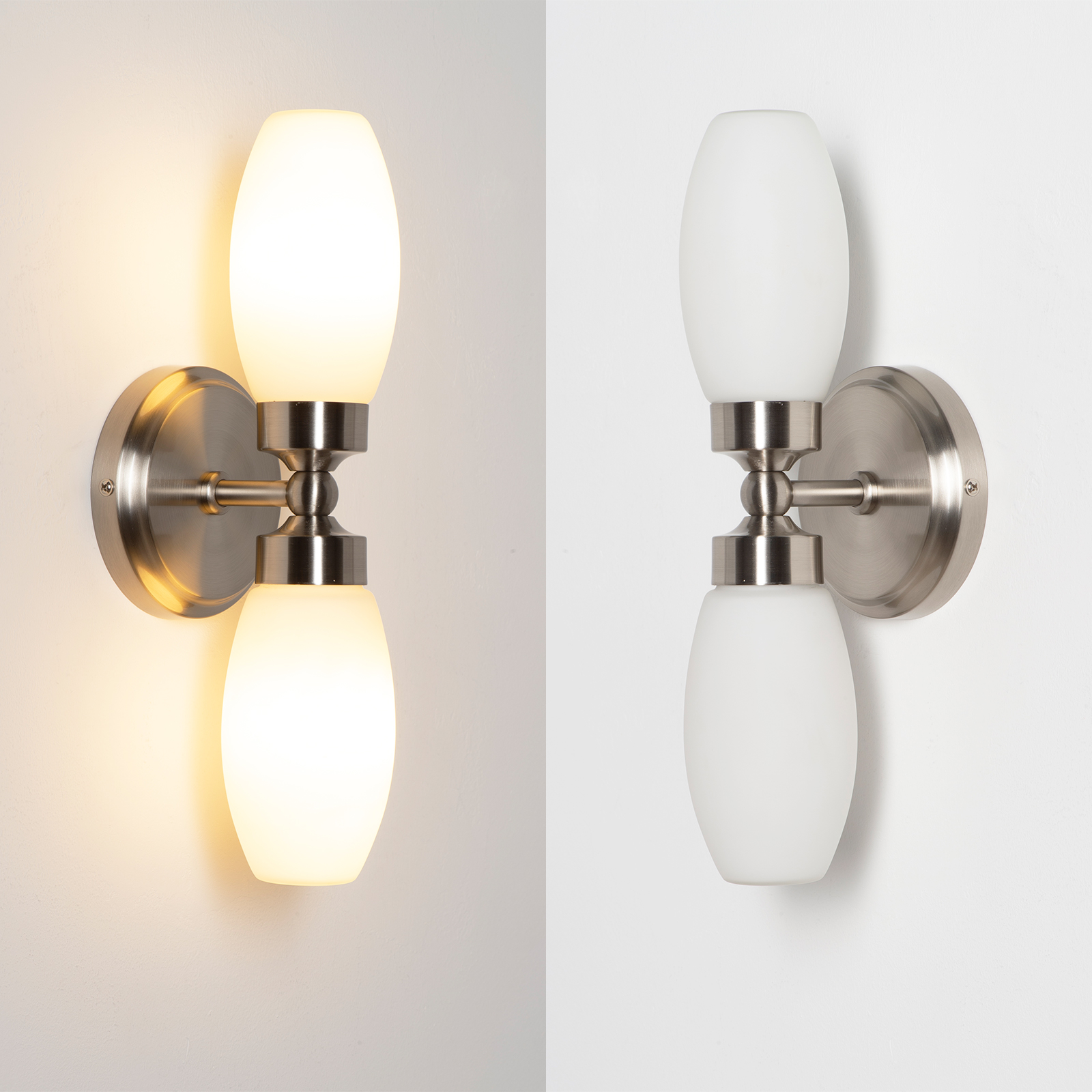 Dos apliques de pared con cristal opal y níquel cepillado, uno encendido en amarillo, el otro apagado.
