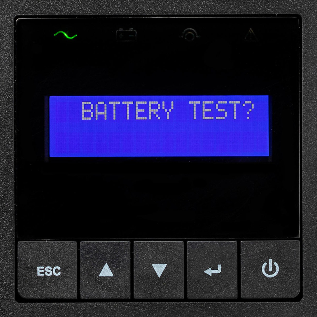 Un display blu mostra il messaggio BATTERY TEST?.