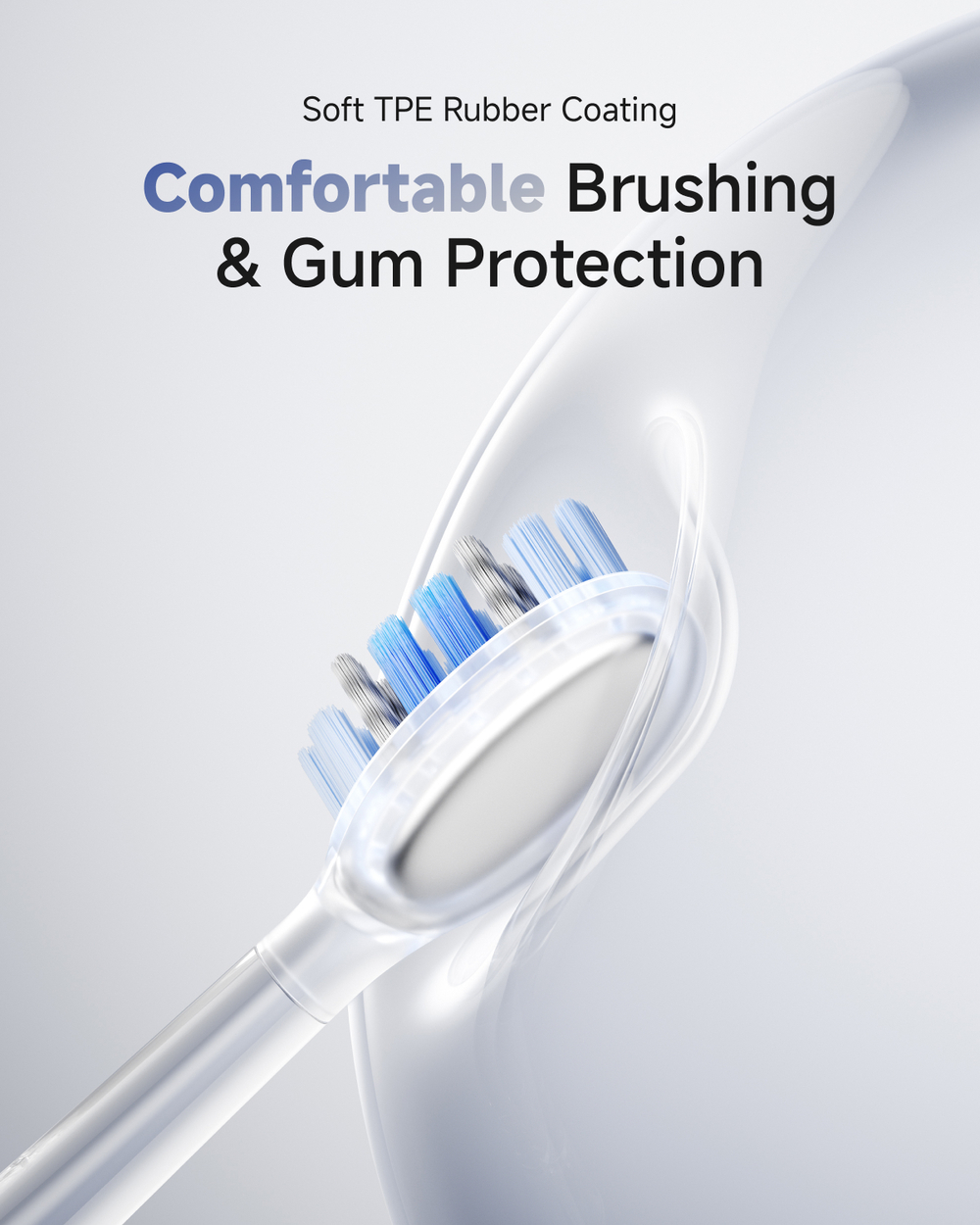 Gros plan d'une tête de brosse à dents avec des poils bleus et gris, sur fond blanc.