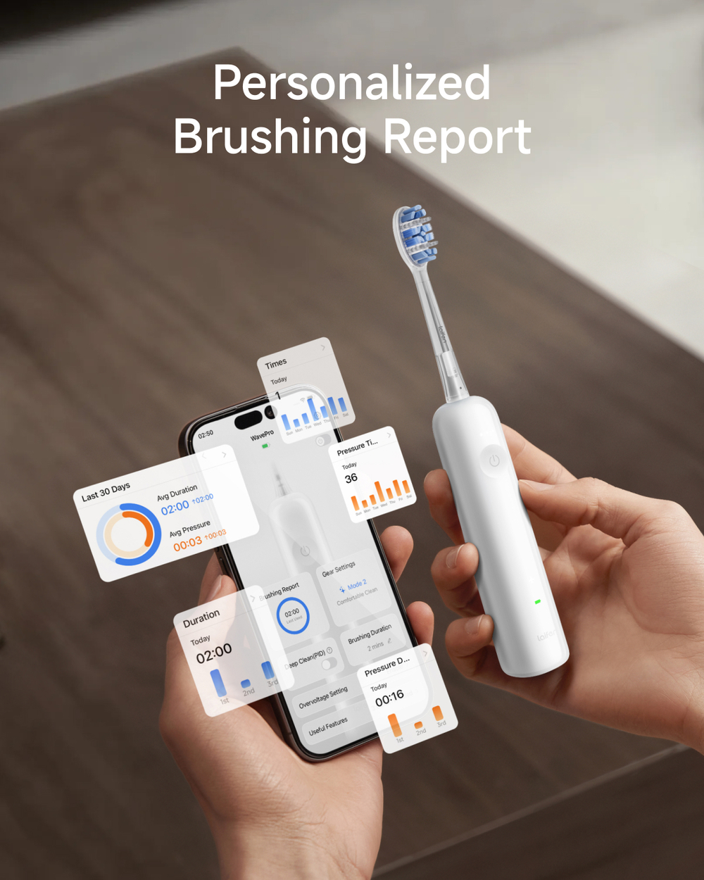 Une main tient un téléphone affichant un rapport de brossage personnalisé, avec une brosse à dents électrique blanche à côté.