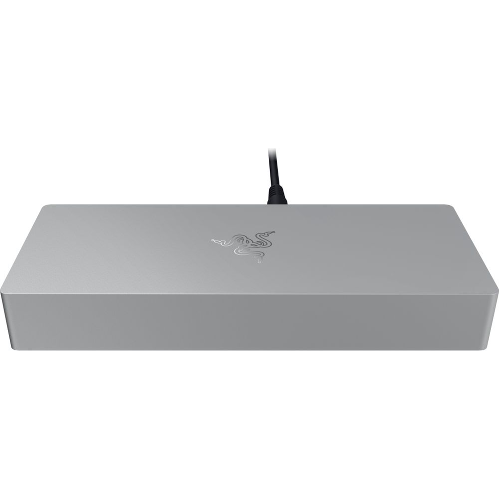 Een zilverkleurig rechthoekig apparaat met een aangesloten kabel aan de bovenkant. Het Razer-logo is zichtbaar.