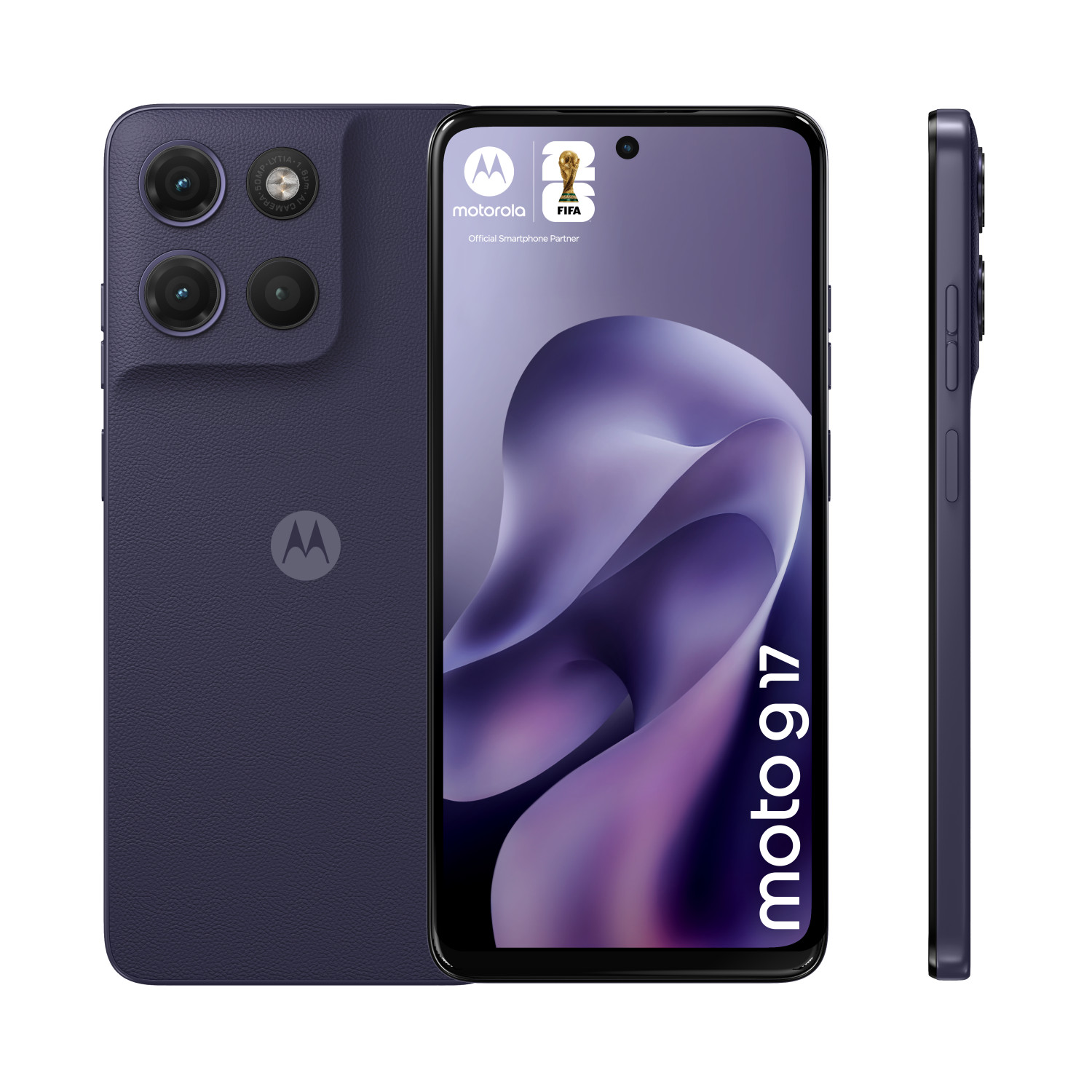 Tre viste di uno smartphone Motorola Moto G17 blu scuro con tre fotocamere.