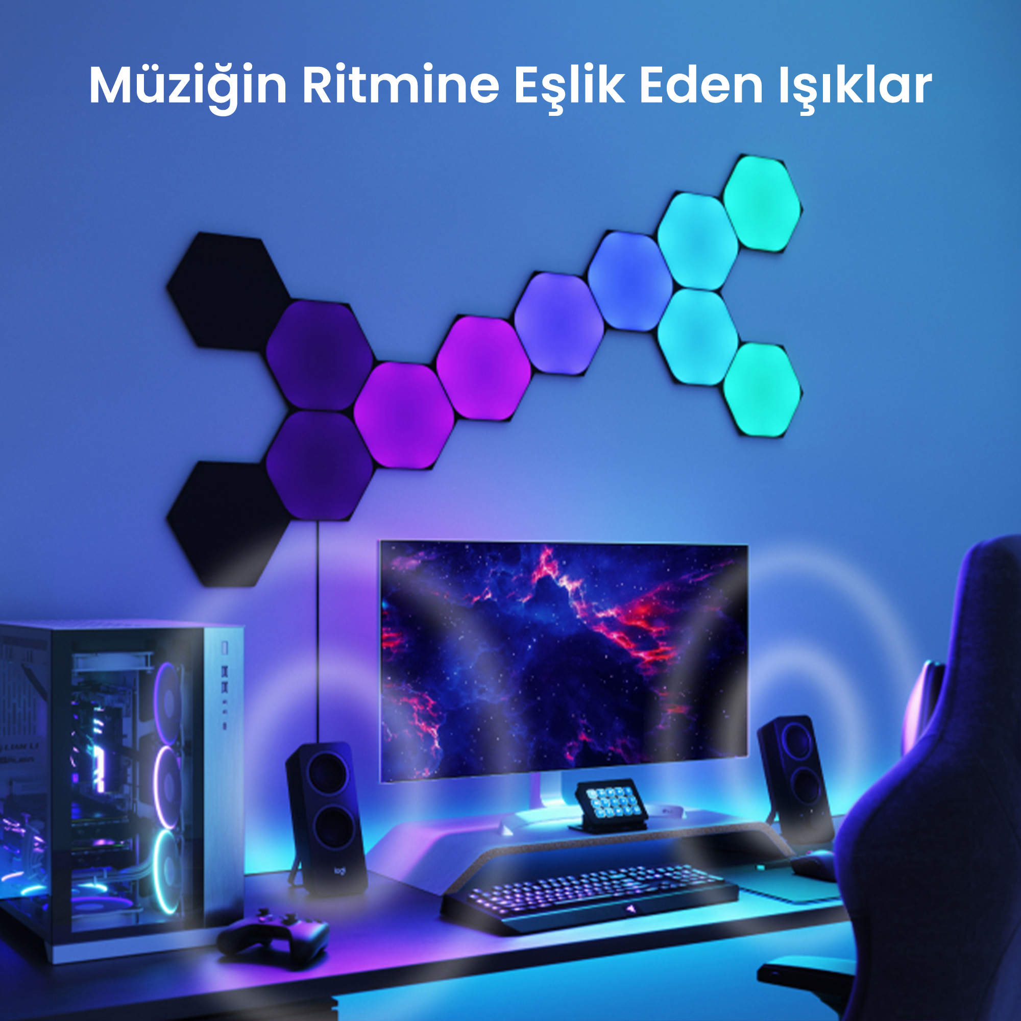 RGB aydınlatmalı, altıgen duvar panelli, uzay arka planlı oyun bilgisayarı kurulumu.