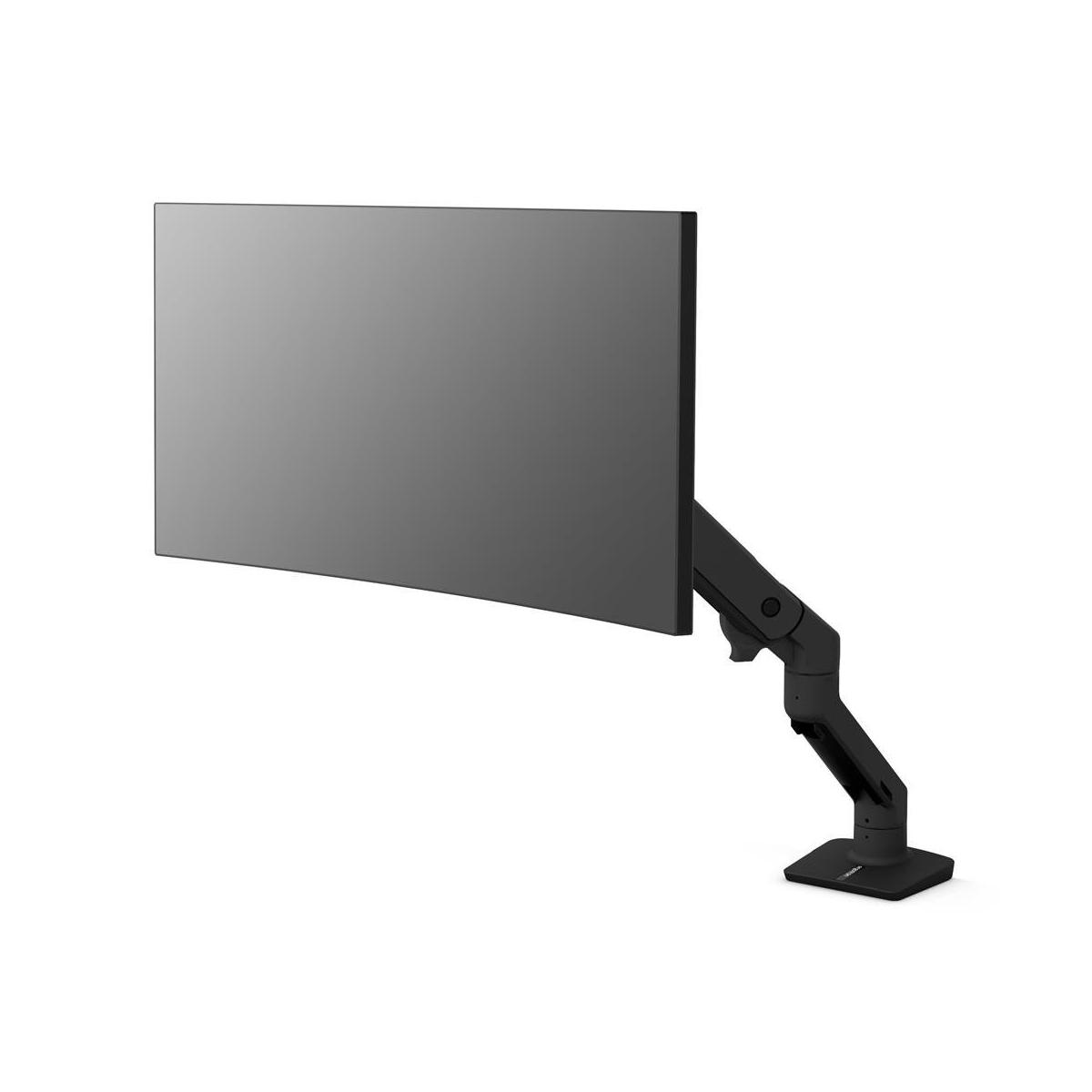 Un braccio per monitor nero che tiene uno schermo grigio su sfondo bianco.