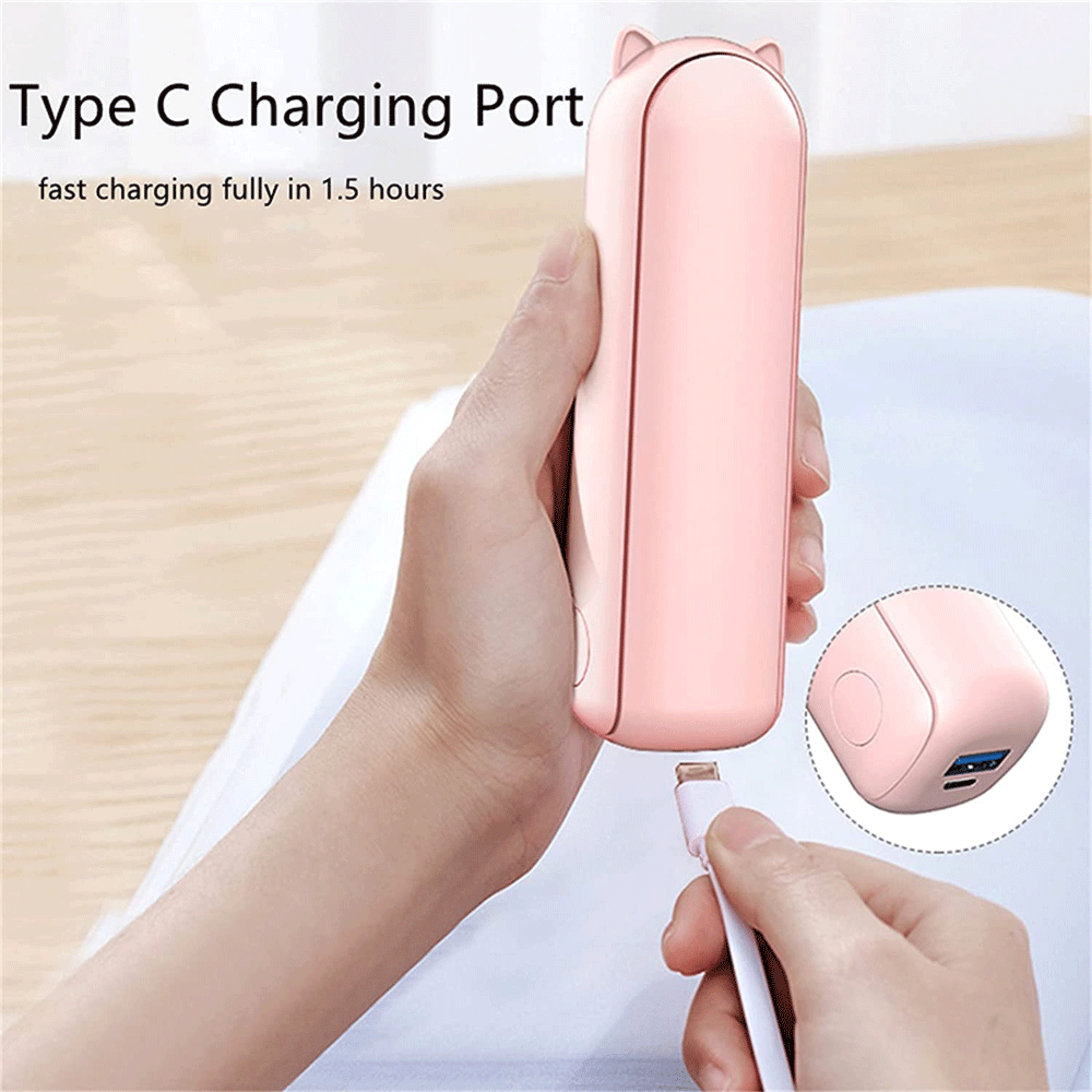 Eine Hand hält einen rosa Ladegerät, während ein Kabel eingesteckt wird.
