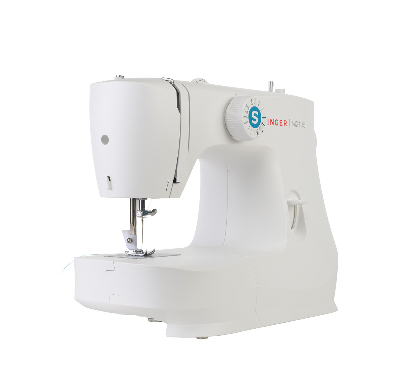 Una máquina de coser Singer M2105 blanca con dial de ajuste azul.