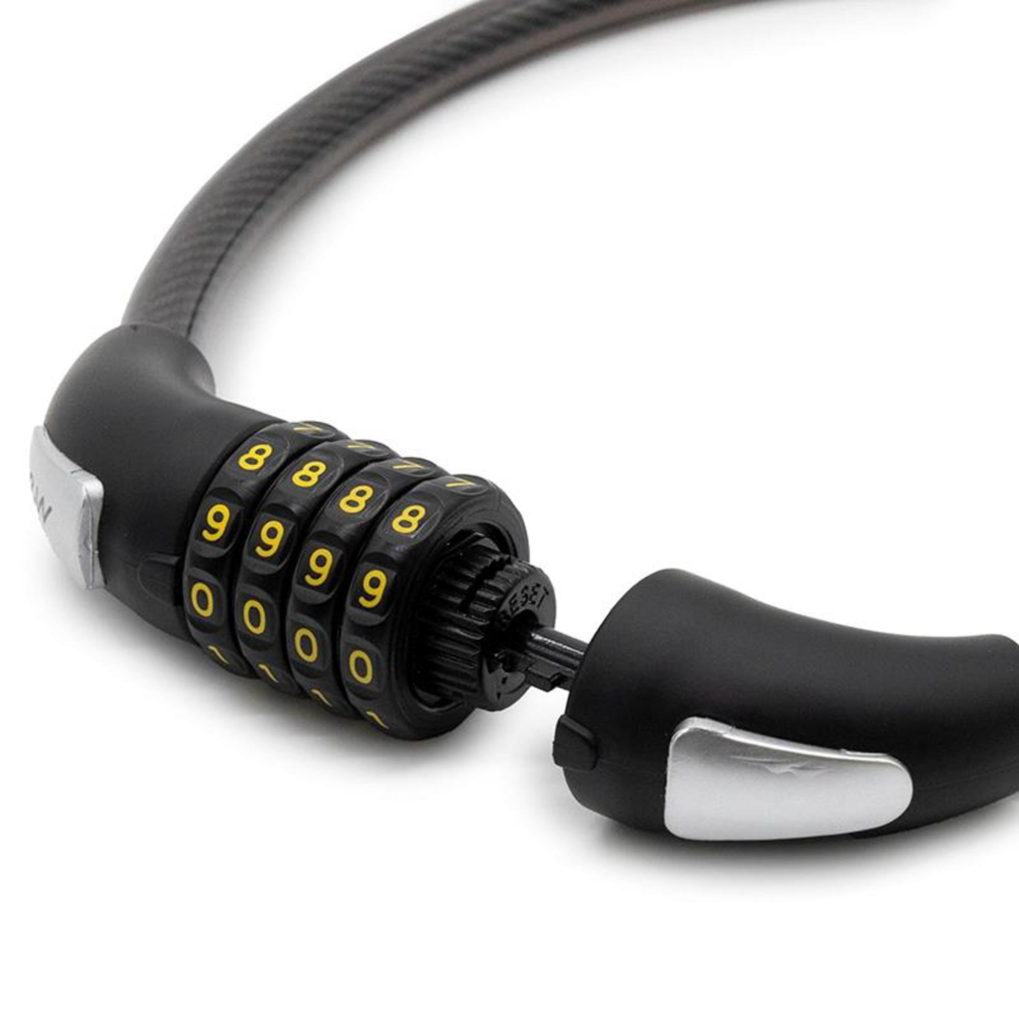 Un candado de combinación negro con cable y detalles plateados.