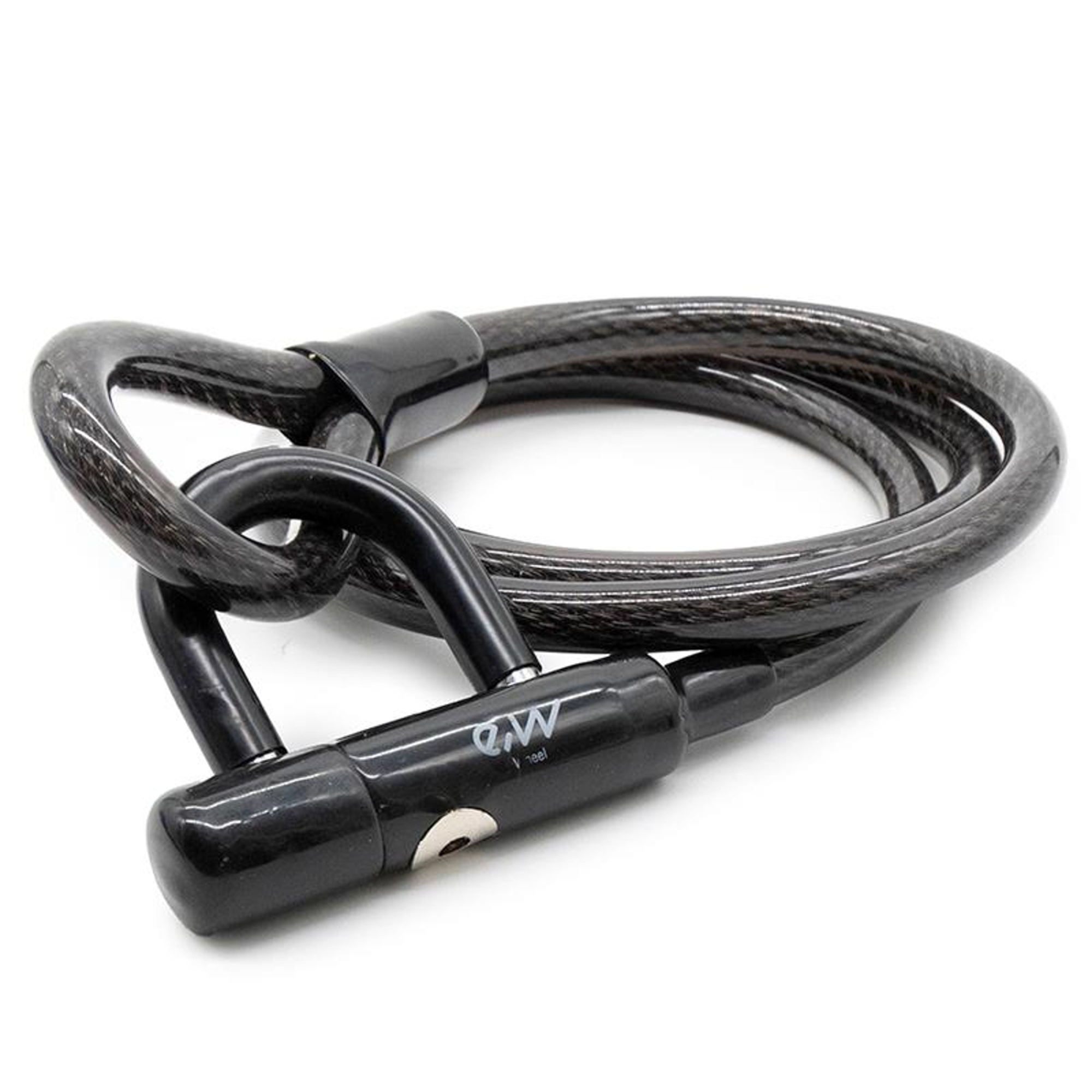 Un candado de cable negro con acabado tejido yace sobre fondo blanco.