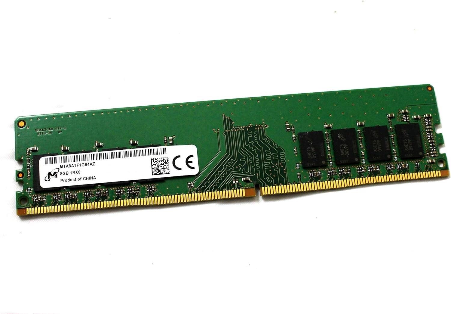 Üzerinde “8GB 1RX8” yazan çipler ve etikete sahip yeşil bir RAM modülü.