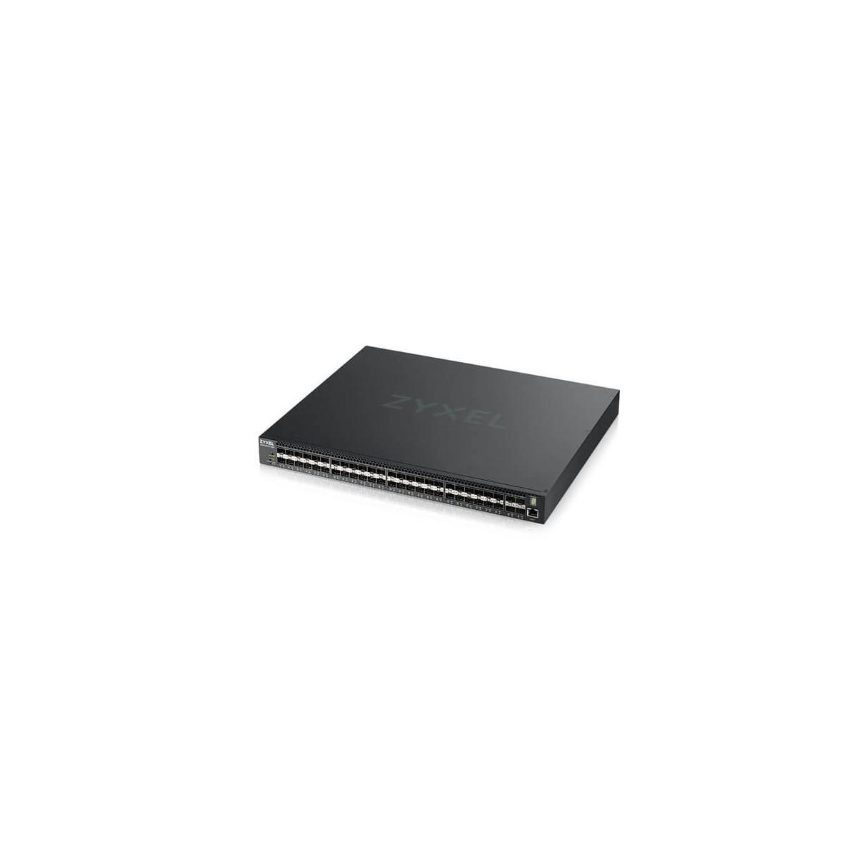 Un switch de red negro con muchos puertos y el logo de Zyxel.