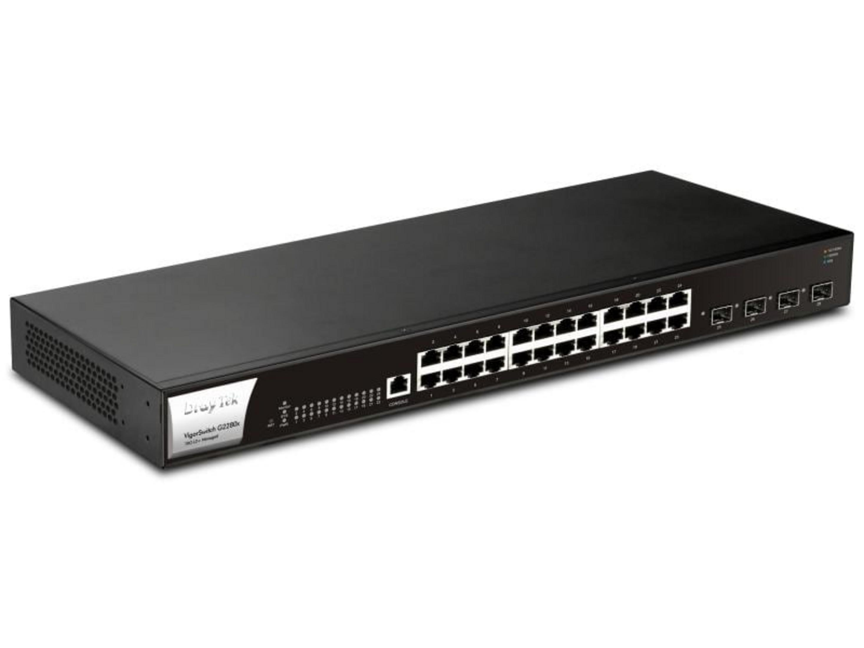 Switch di rete nero con molte porte e LED.